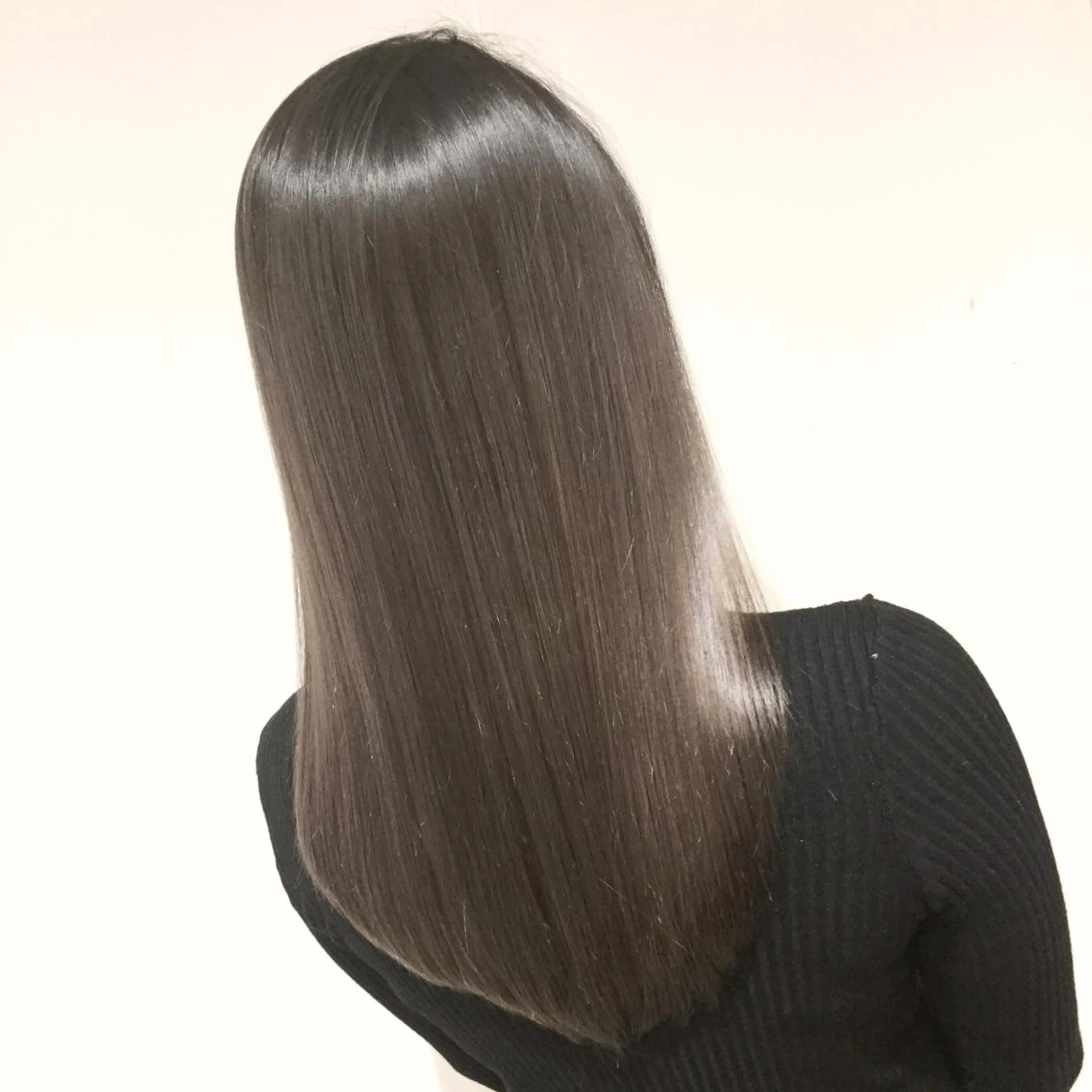 セミロング カラー アッシュ アッシュグレー アッシュグレージュ バレイヤージュ ミストバング AMI Hair  supply所属・髪質改善カラー 韓国風レイヤーのヘアスタイル