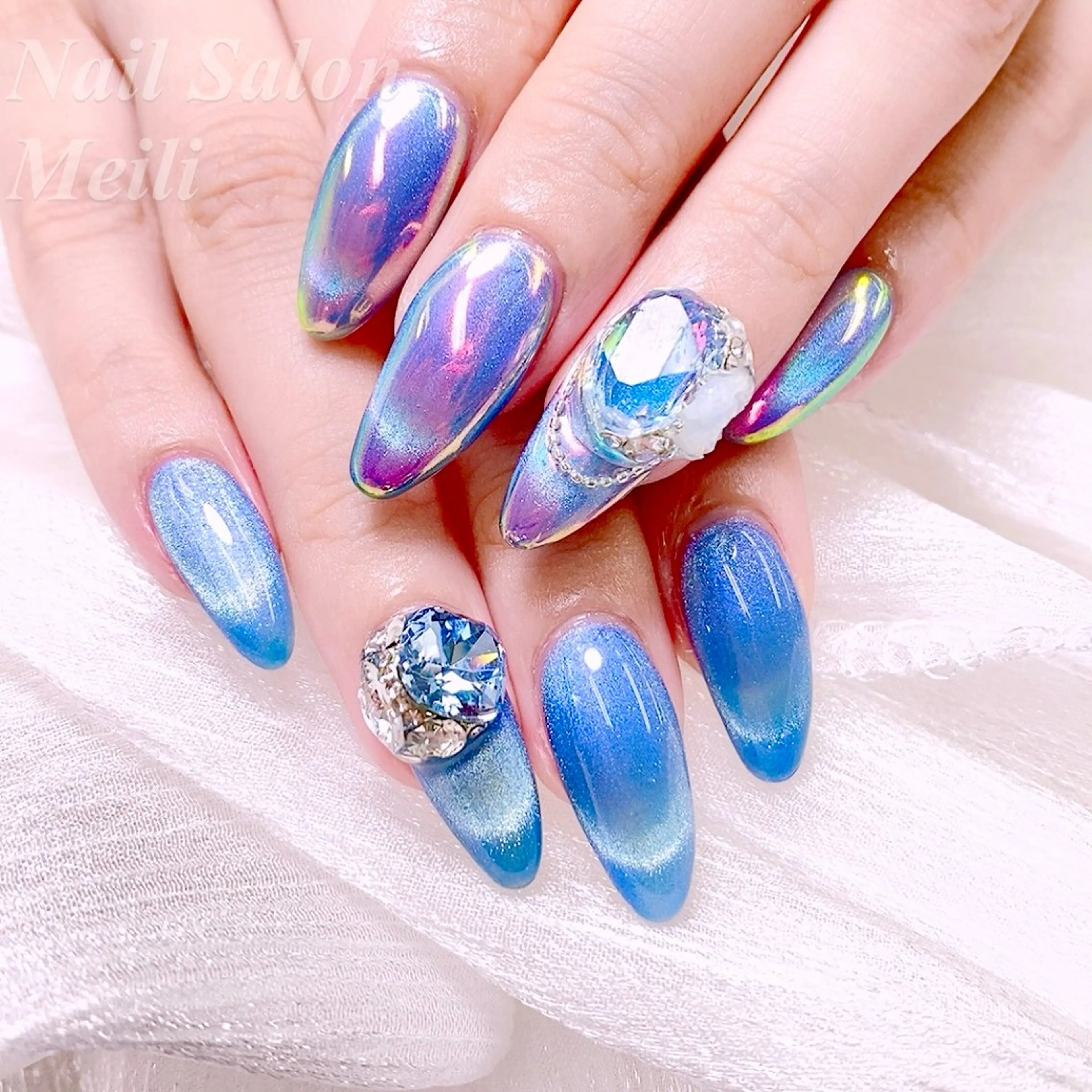 ネイル ブルー ジェルネイル ゴージャス キラキラネイル マグネットネイル ハンドネイル ネイルサロン メイリーのネイルデザイン