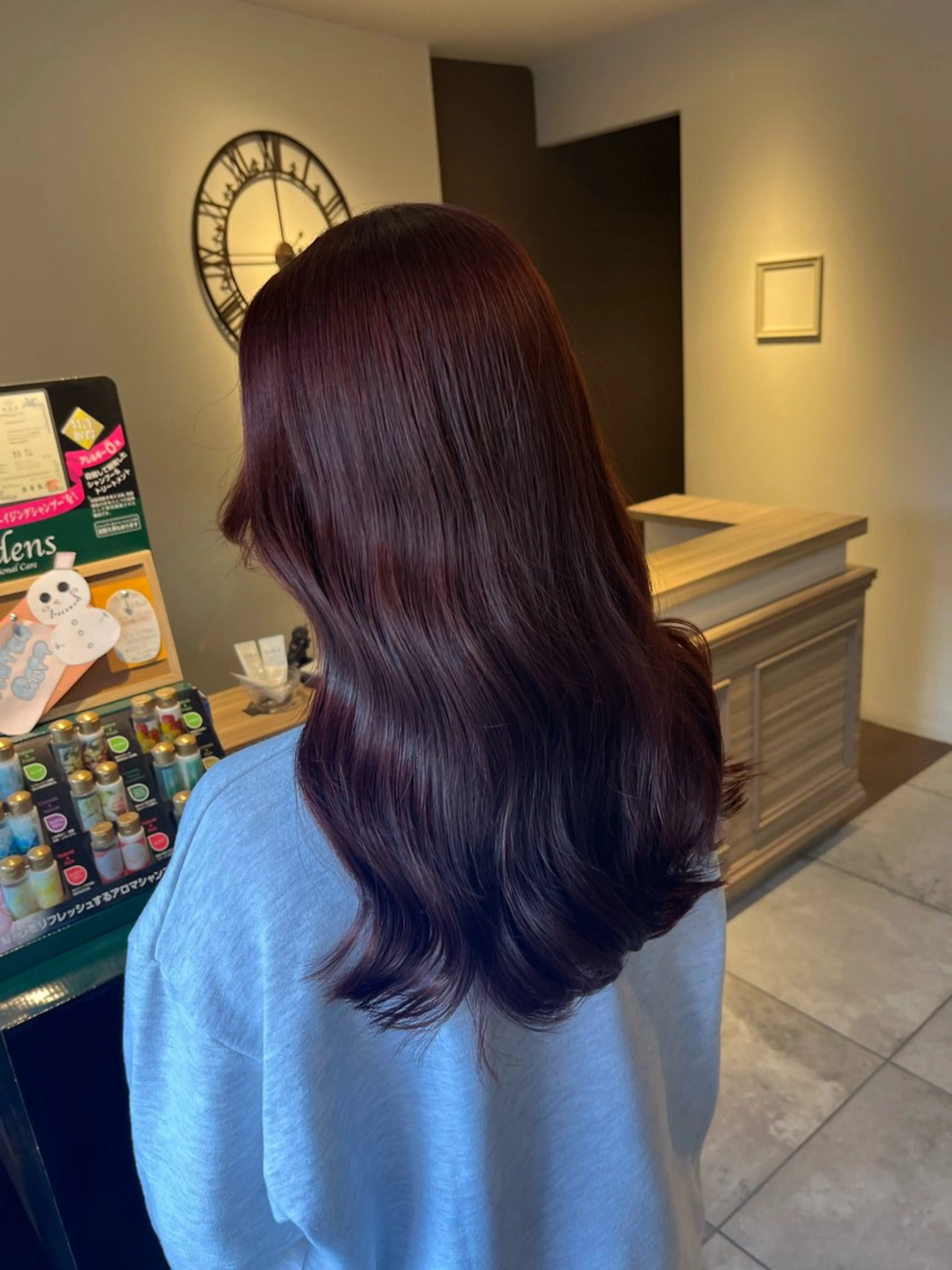 ロング カラー ボルドーカラー ヘアカラー トリートメント 川越 輝梨奈のヘアスタイル