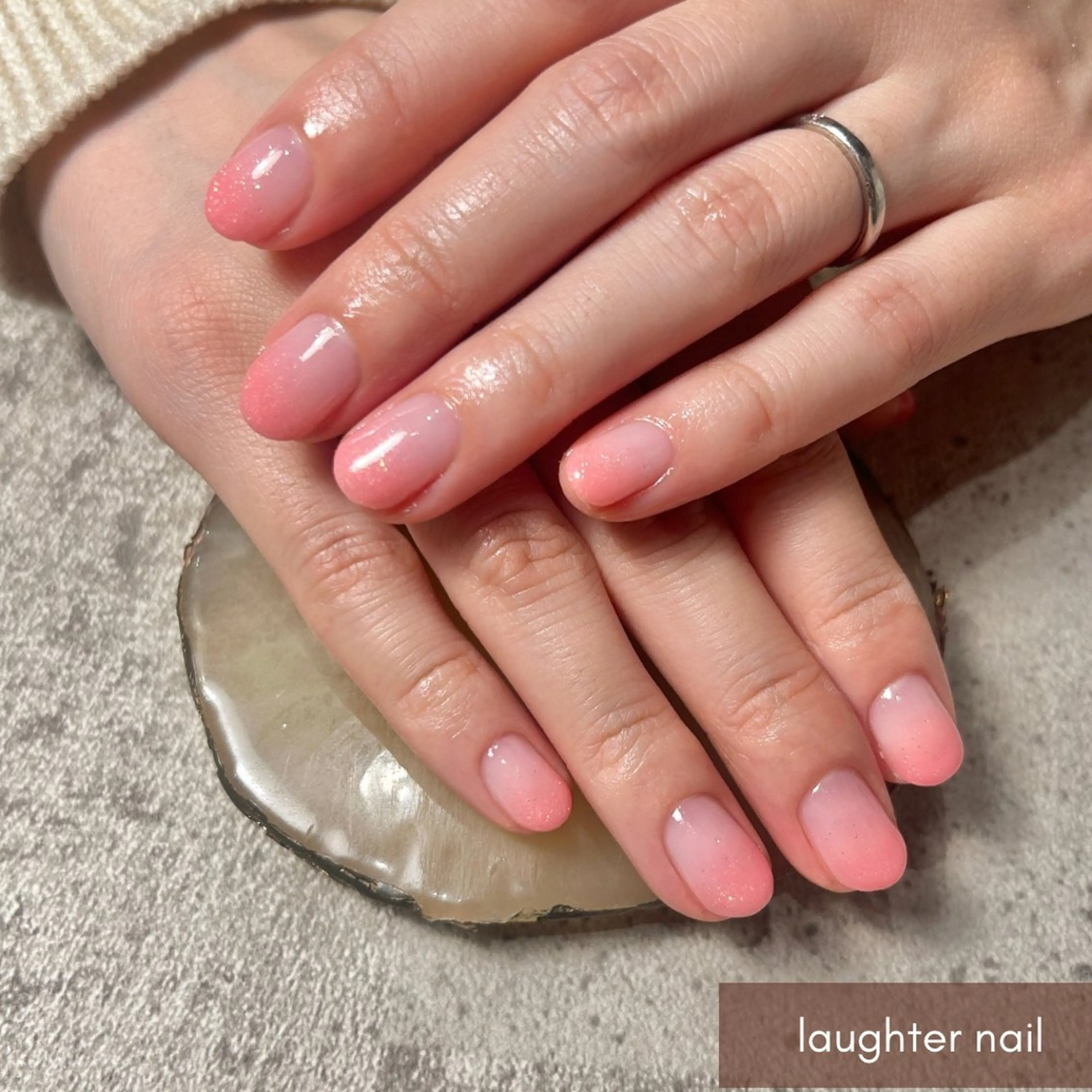 ネイル アートネイル 長さ出し ジェルネイル グラデーション ラメ(グリッター) ハンドネイル laughter nailのネイルデザイン