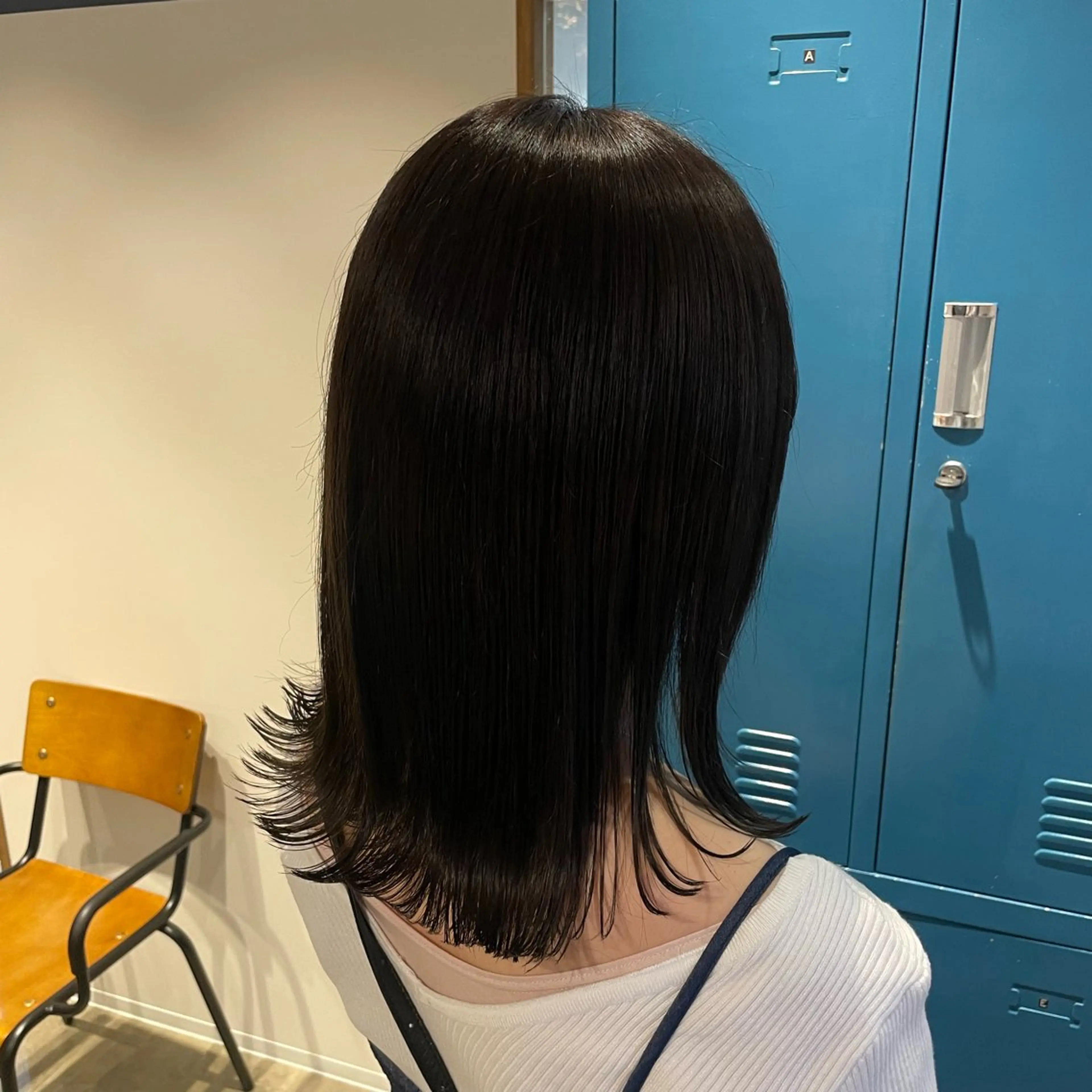 ミディアム カラー ヘアアレンジ グレージュ 外ハネヘア 吉村 芽咲のヘアスタイル