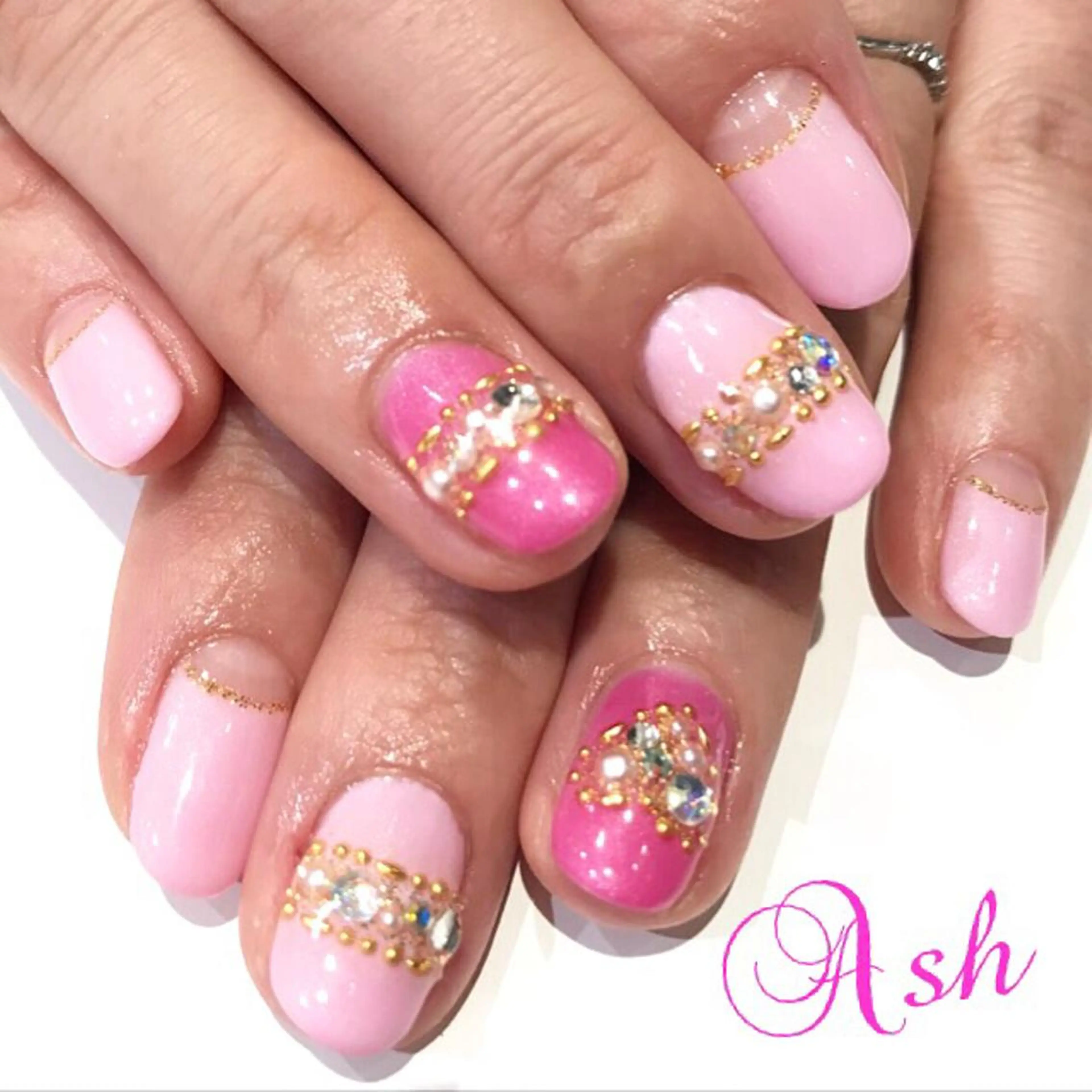 ネイル フレンチネイル ワンカラーネイル 逆フレンチ 🩵NORIKO 上品ネイルが得意🩵のネイルデザイン