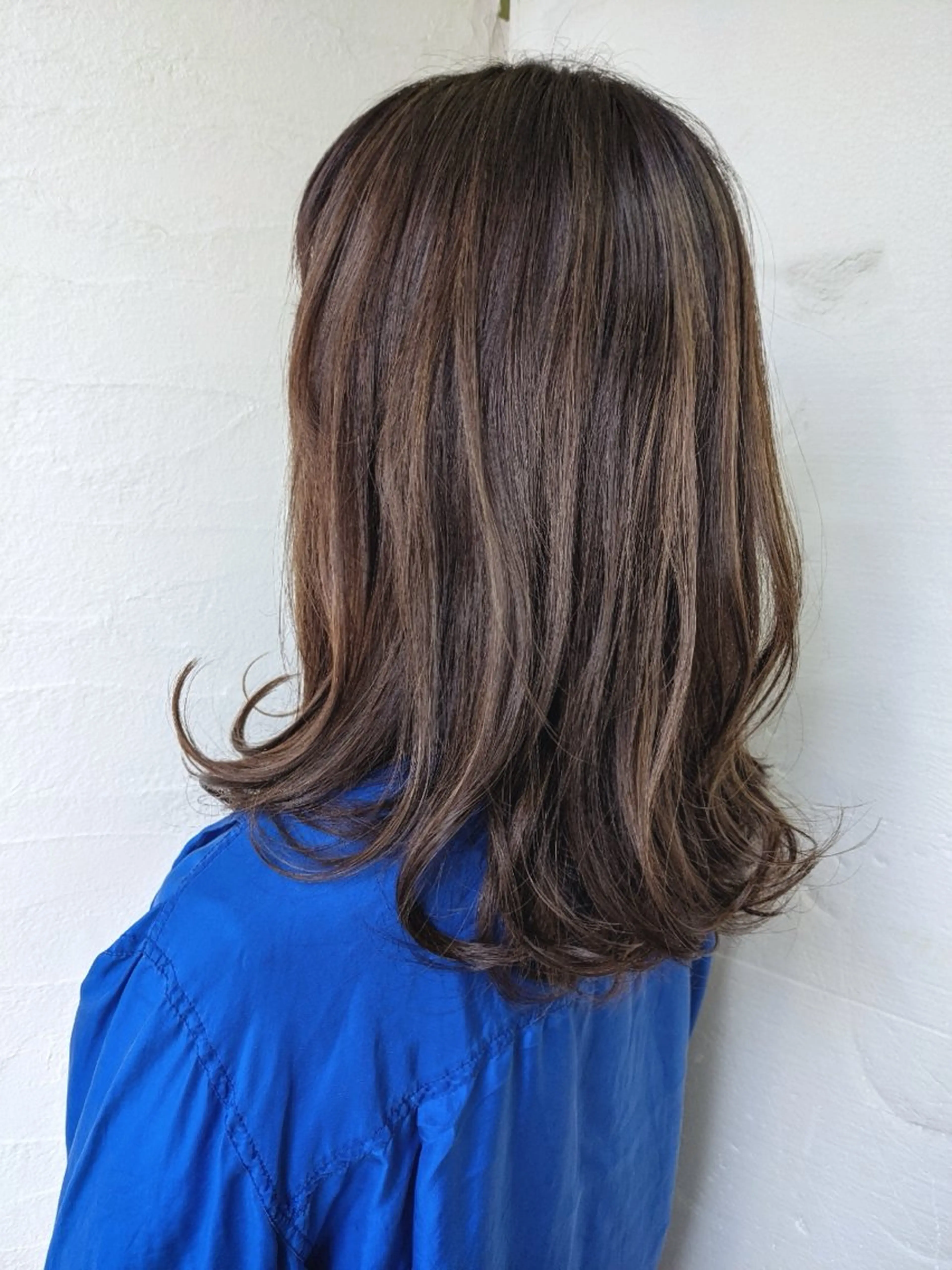 ミディアム カラー ブリーチ ハイライトカラー ブリーチなしカラー ハイライト ヘアカラー 佐藤 菜緒のヘアスタイル