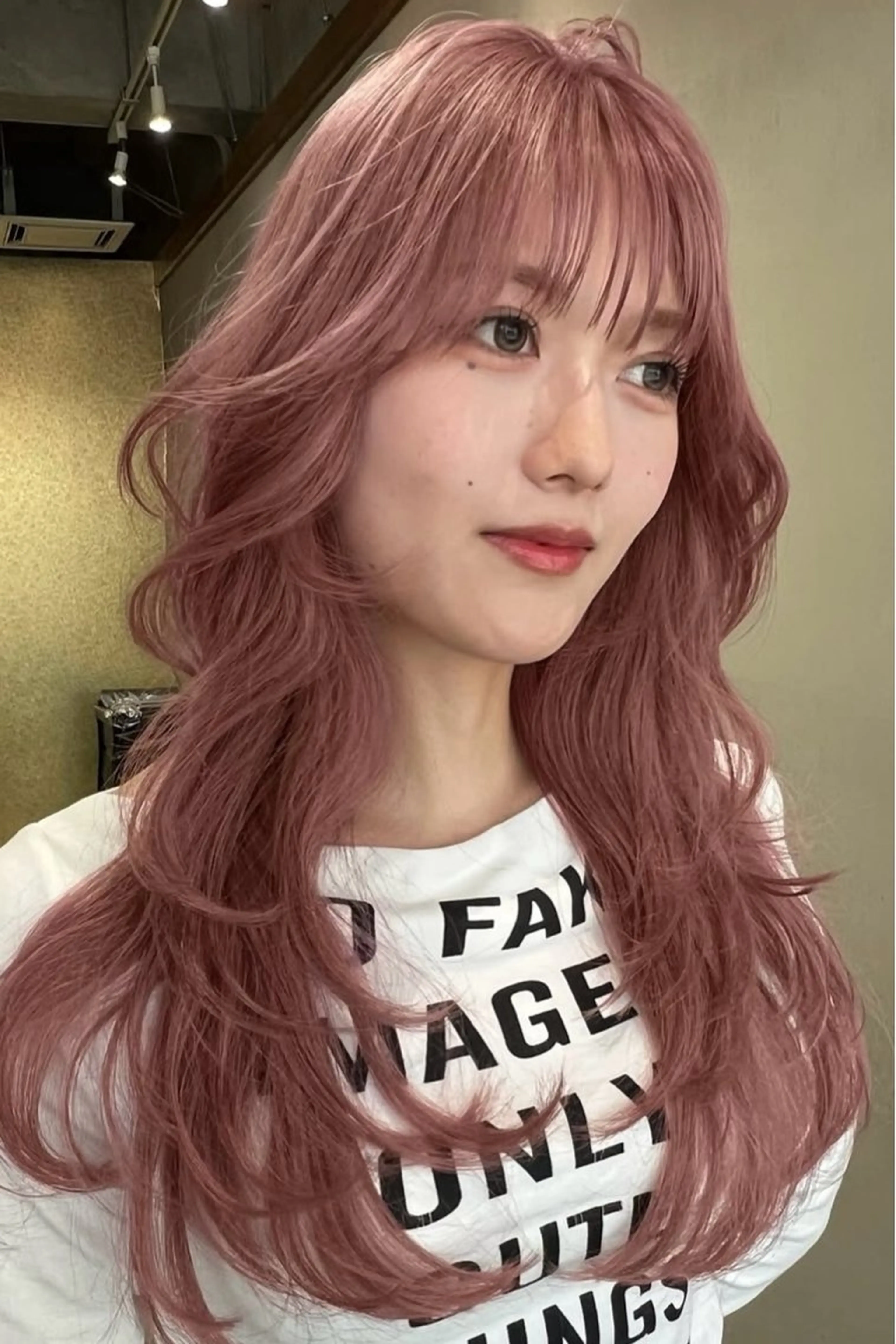 ロング カラー ヘアカラー 大田敦也/ブリーチ /透明感ベージュのヘアスタイル