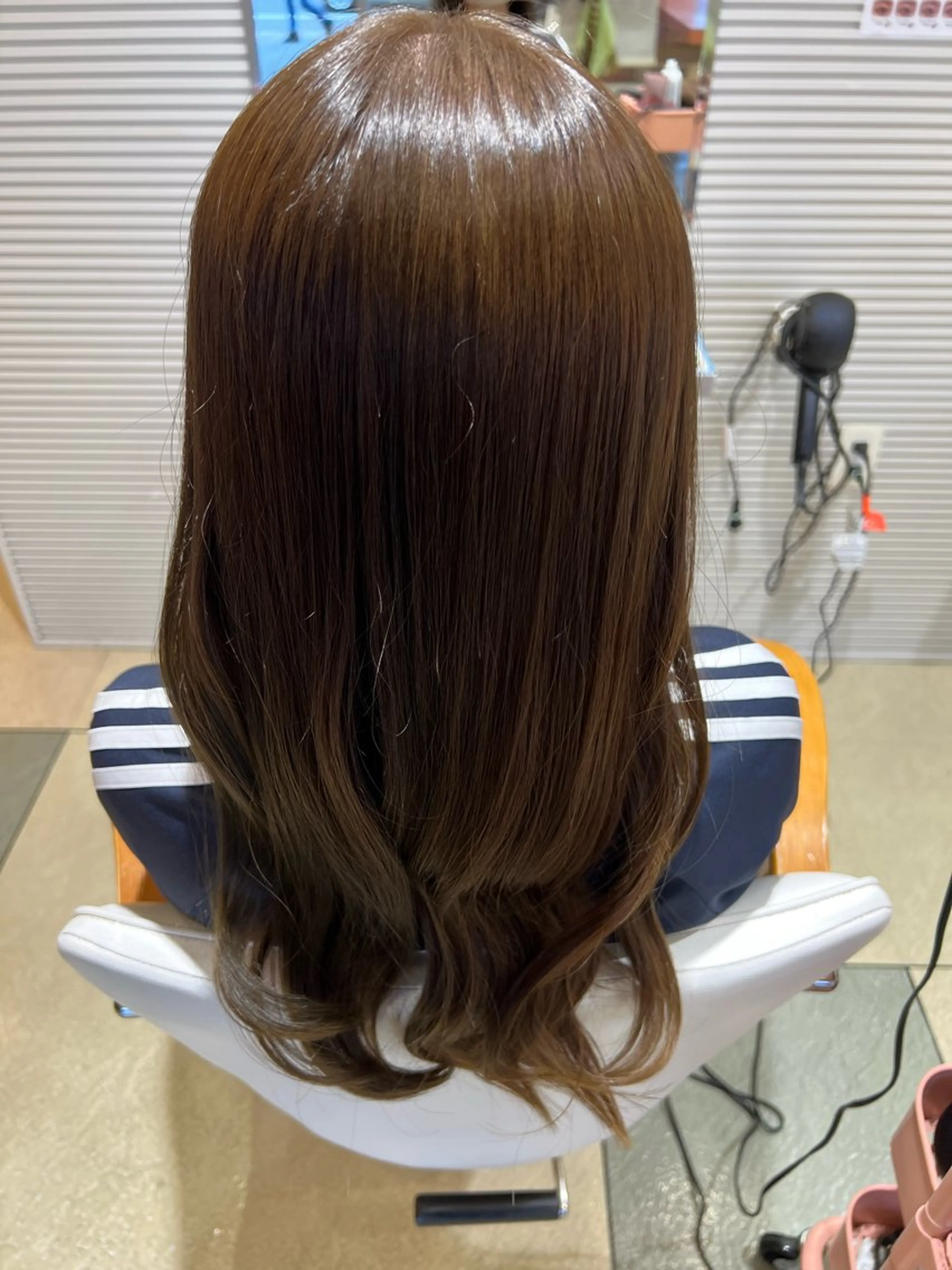ロング カラー ヘアカラー ☘️折戸結菜☘️ ハイトーンカラーのヘアスタイル