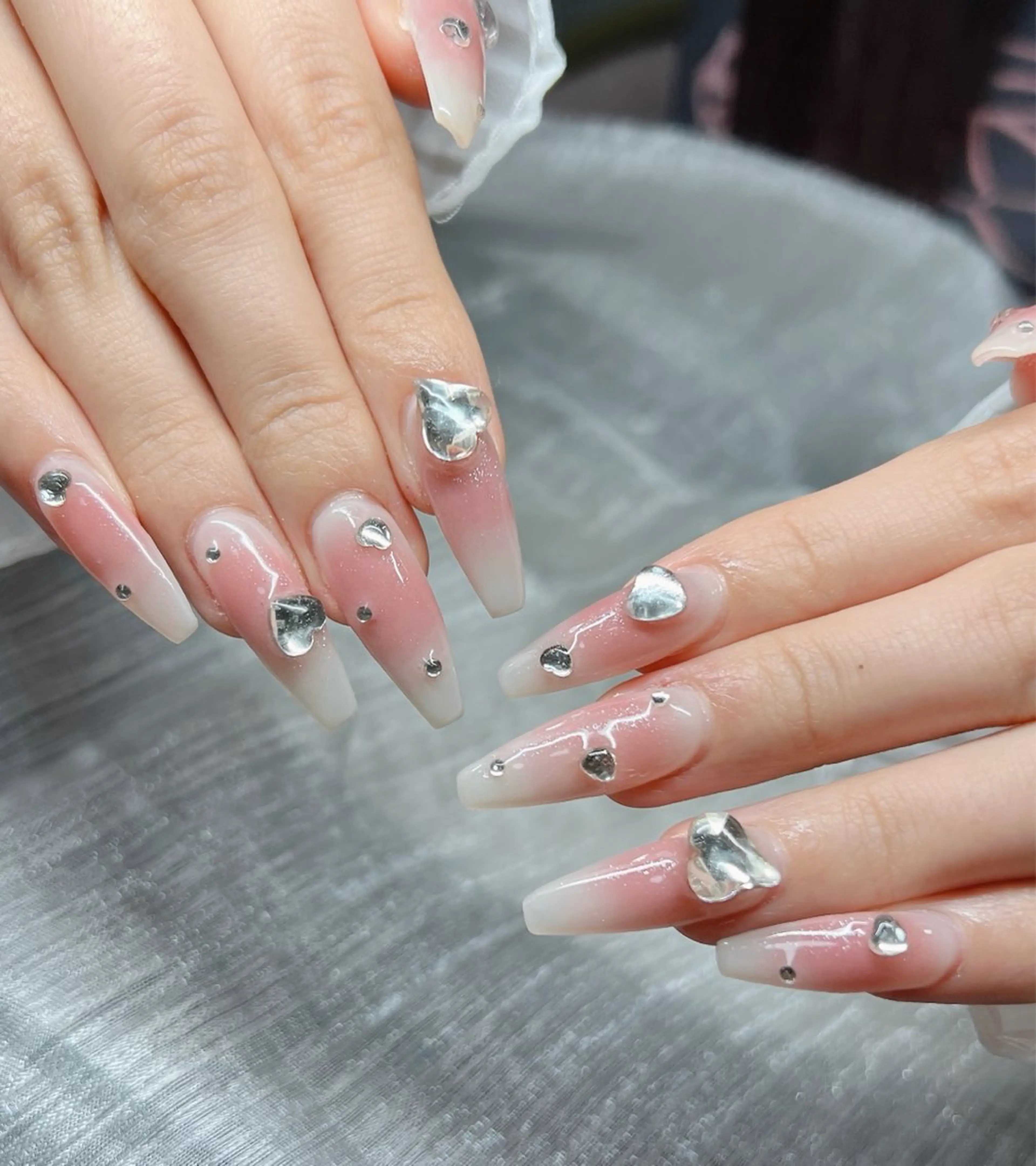 ネイル 長さ出し グラデーション 卒業式 キラキラネイル マグネットネイル ハンドネイル Lee Nailsのネイルデザイン