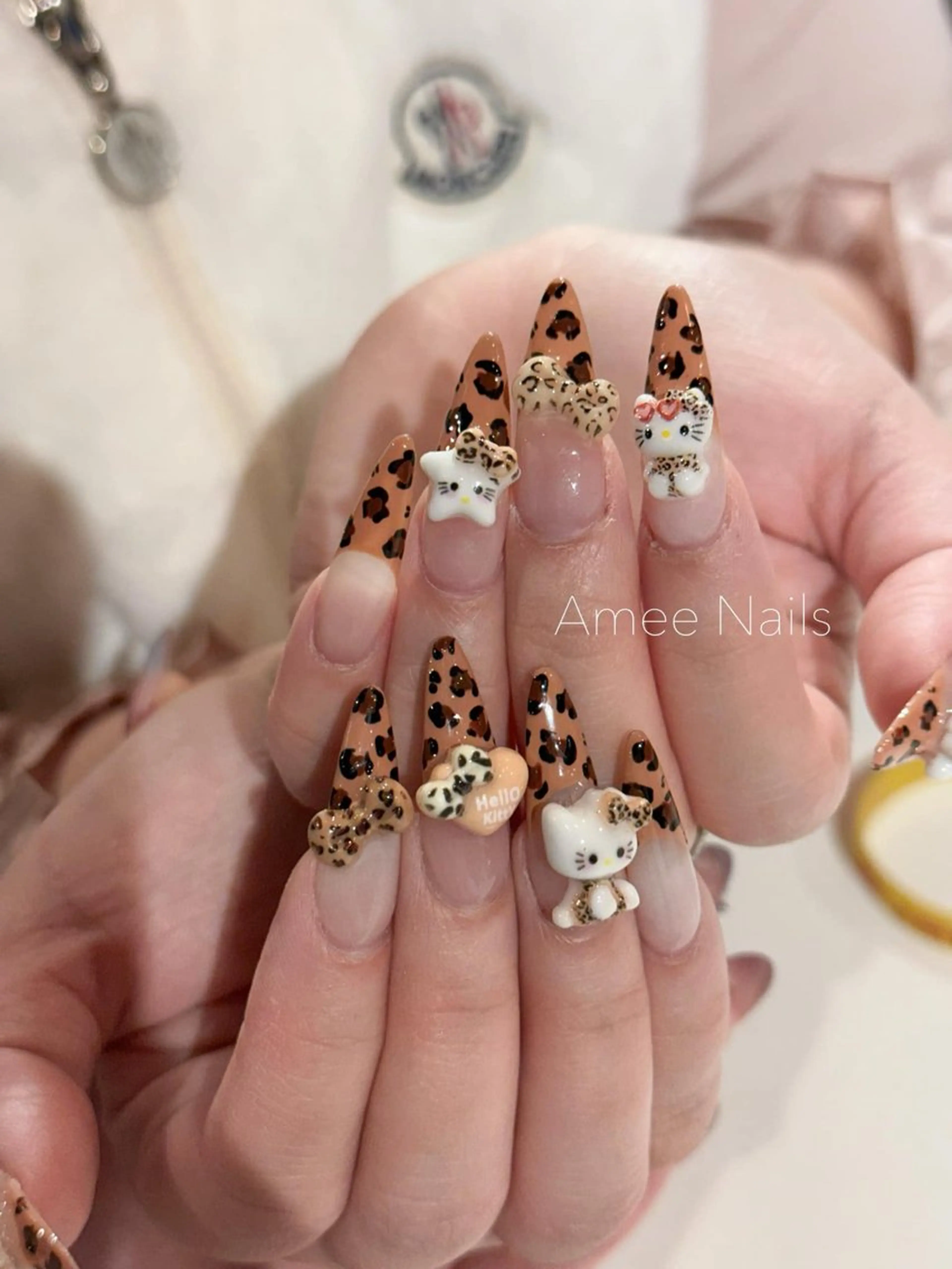 ネイル オーロラネイル クリアネイル フラッシュネイル ジェルネイル グラデーション ハンドネイル Amee Nailsalonのネイルデザイン