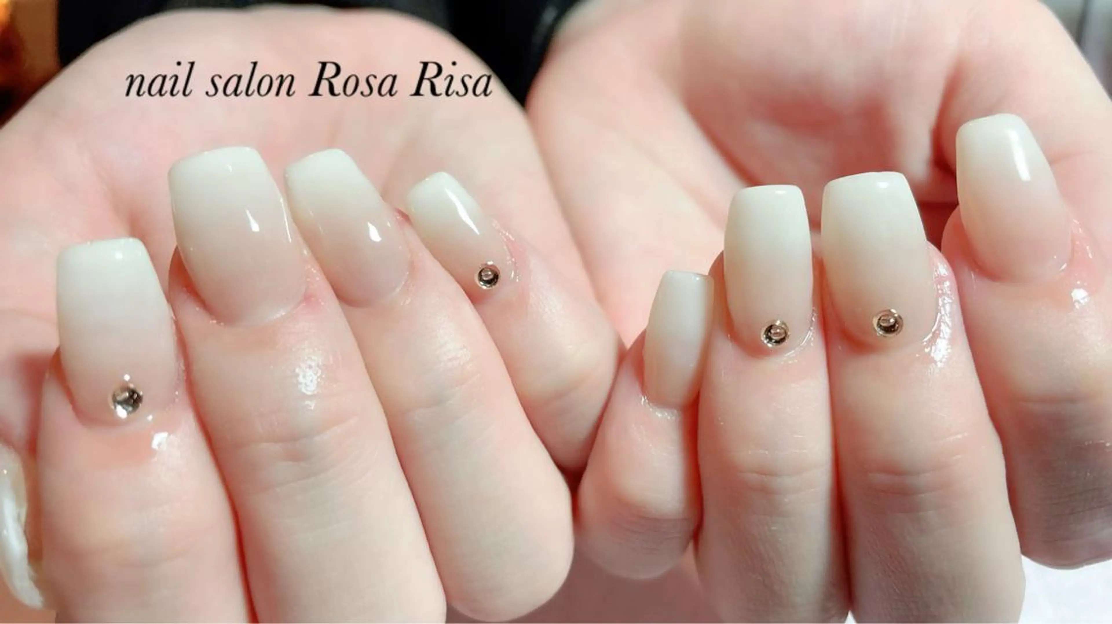 ミディアム ネイル ハンドネイル ネイルスタジオ シェイクユアハンズのネイルデザイン