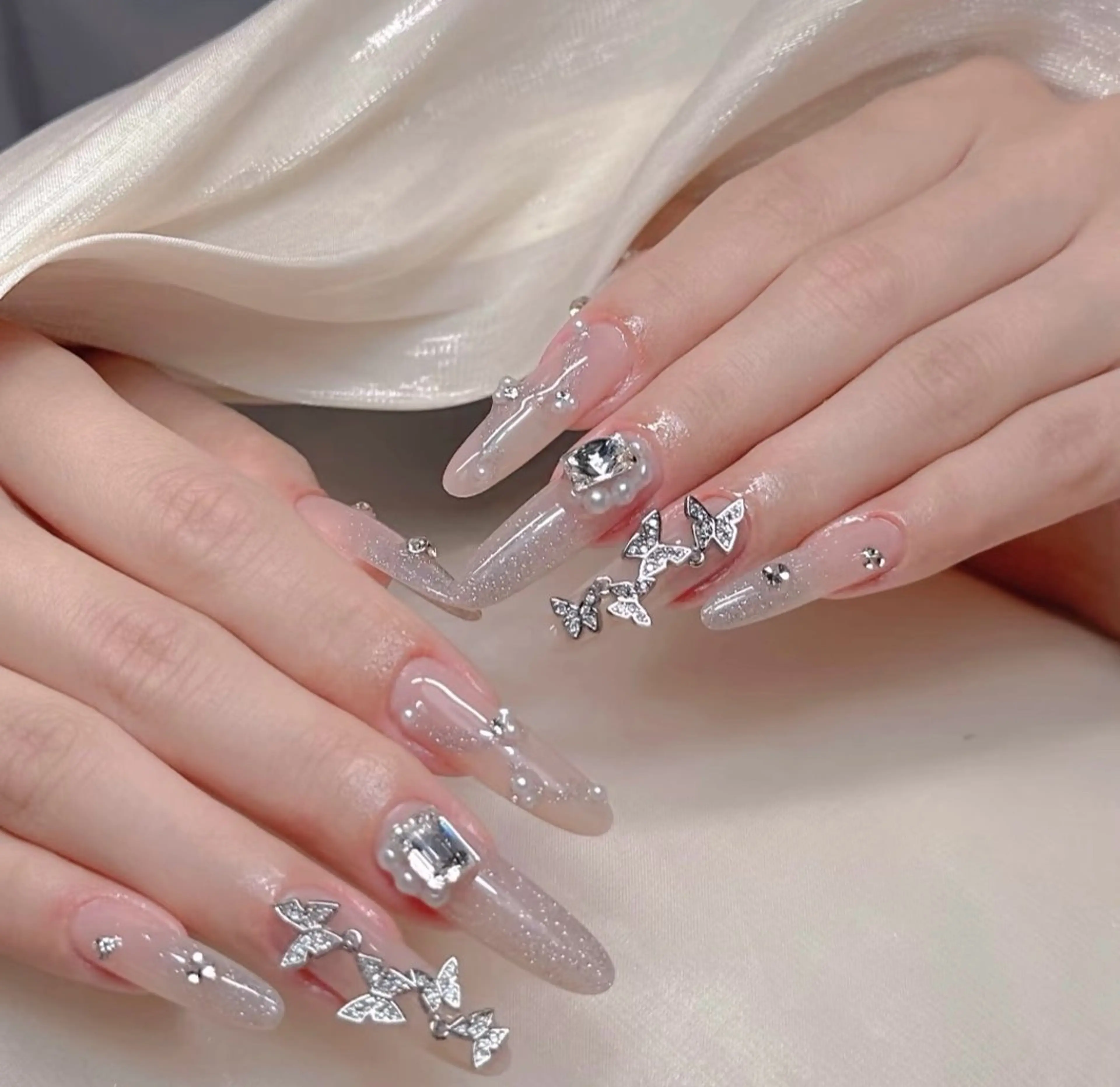 ネイル チークネイル 長さ出し フラワーネイル フレンチネイル ガーリー sun nail池袋 モデル募集のネイルデザイン