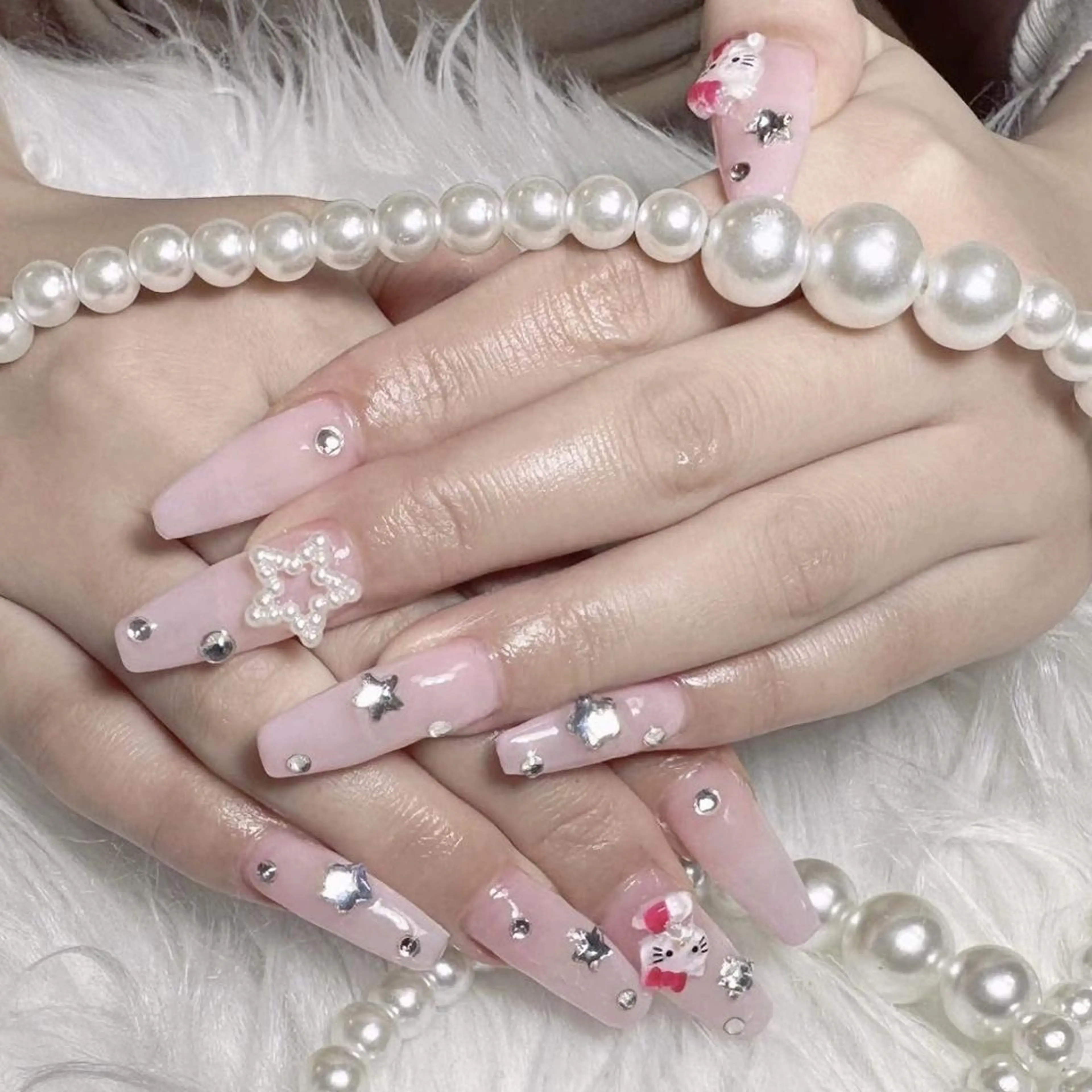 ネイル RAFFINE 月🦋🩵のネイルデザイン