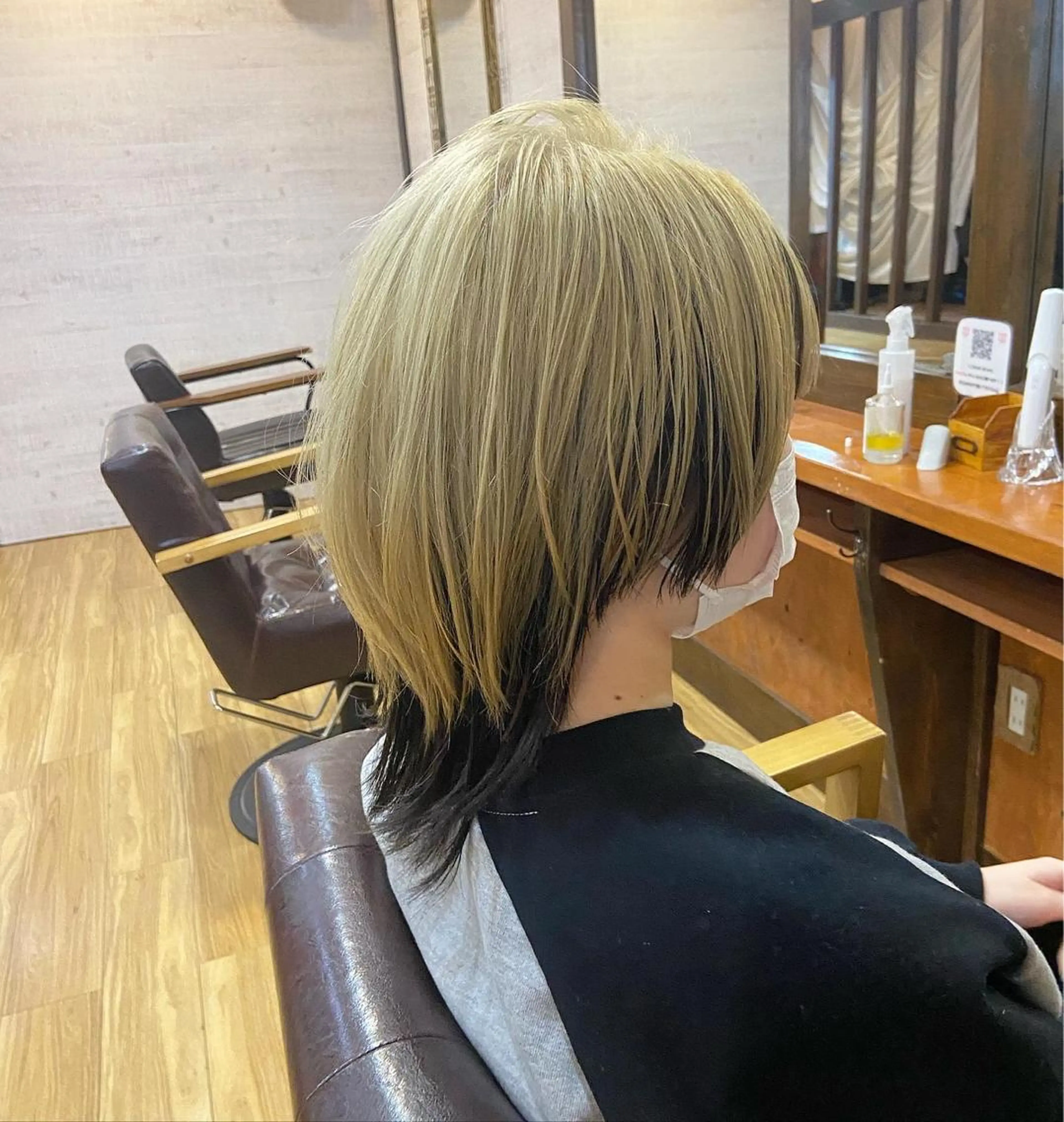 ミディアム カラー ブリーチ インナーカラー ウルフカット ヘアカラー トリートメント ウルフ/レイヤー/ ブリーチ/牧原歩夢のヘアスタイル