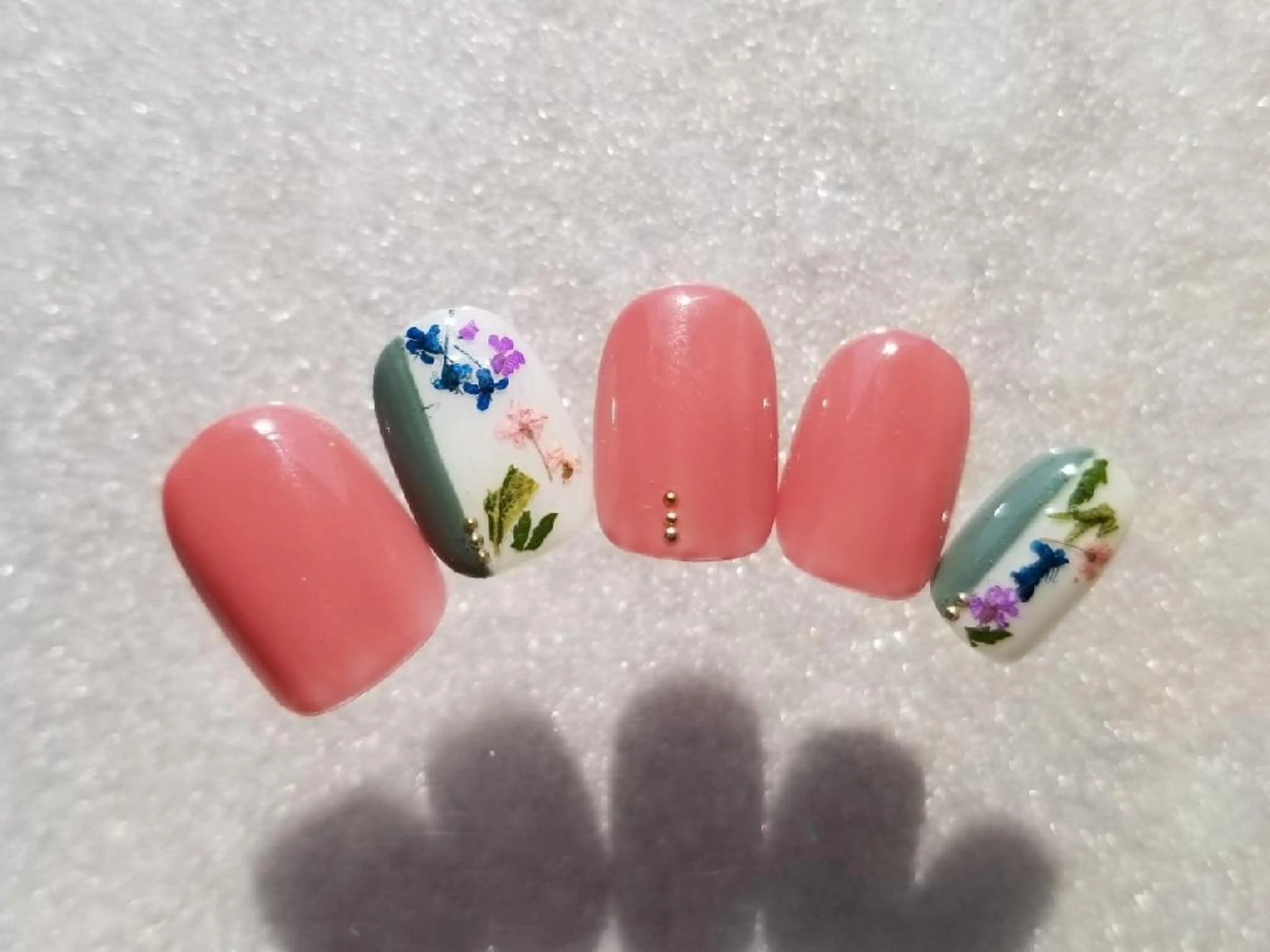 ショート ネイル フラワーネイル オフィスネイル 吉祥寺🌟 ネイルフロンティアのネイルデザイン