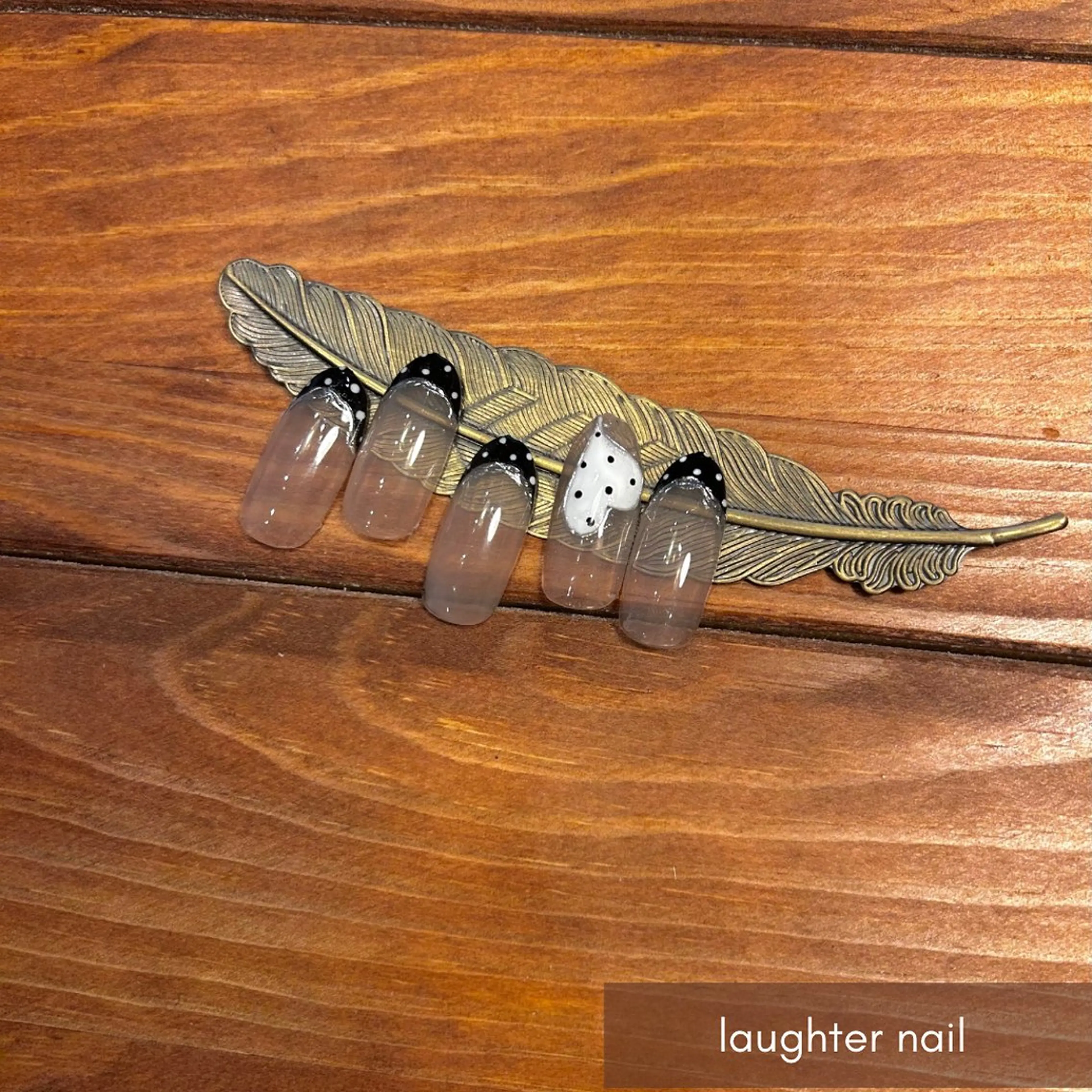 ネイル アートネイル ドット フレンチネイル ジェルネイル ハート ハンドネイル laughter nailのネイルデザイン