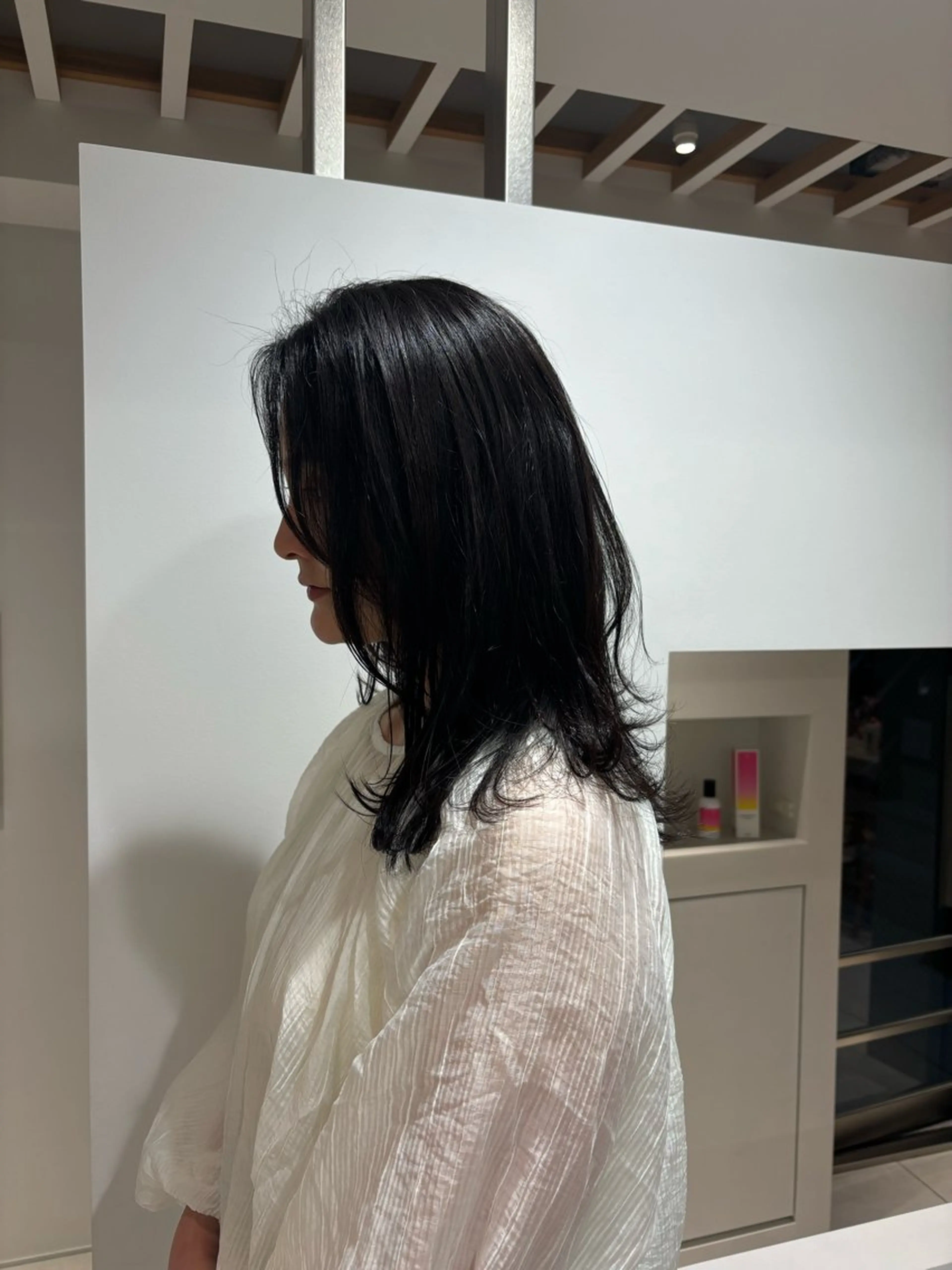 セミロング 白土 さくらのヘアスタイル