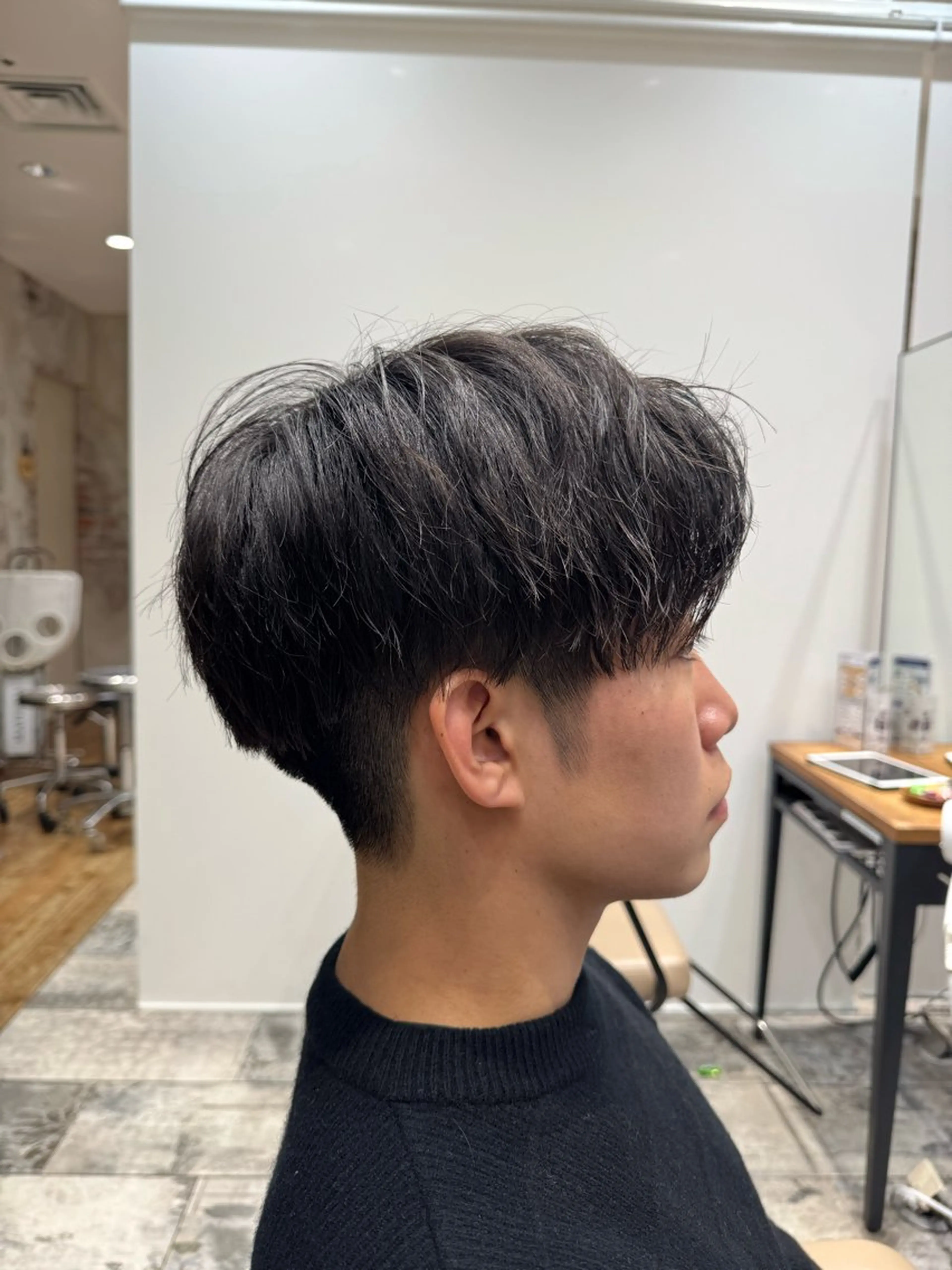 メンズ 新宿/レイヤー 顔周りカット溝手優太のヘアスタイル