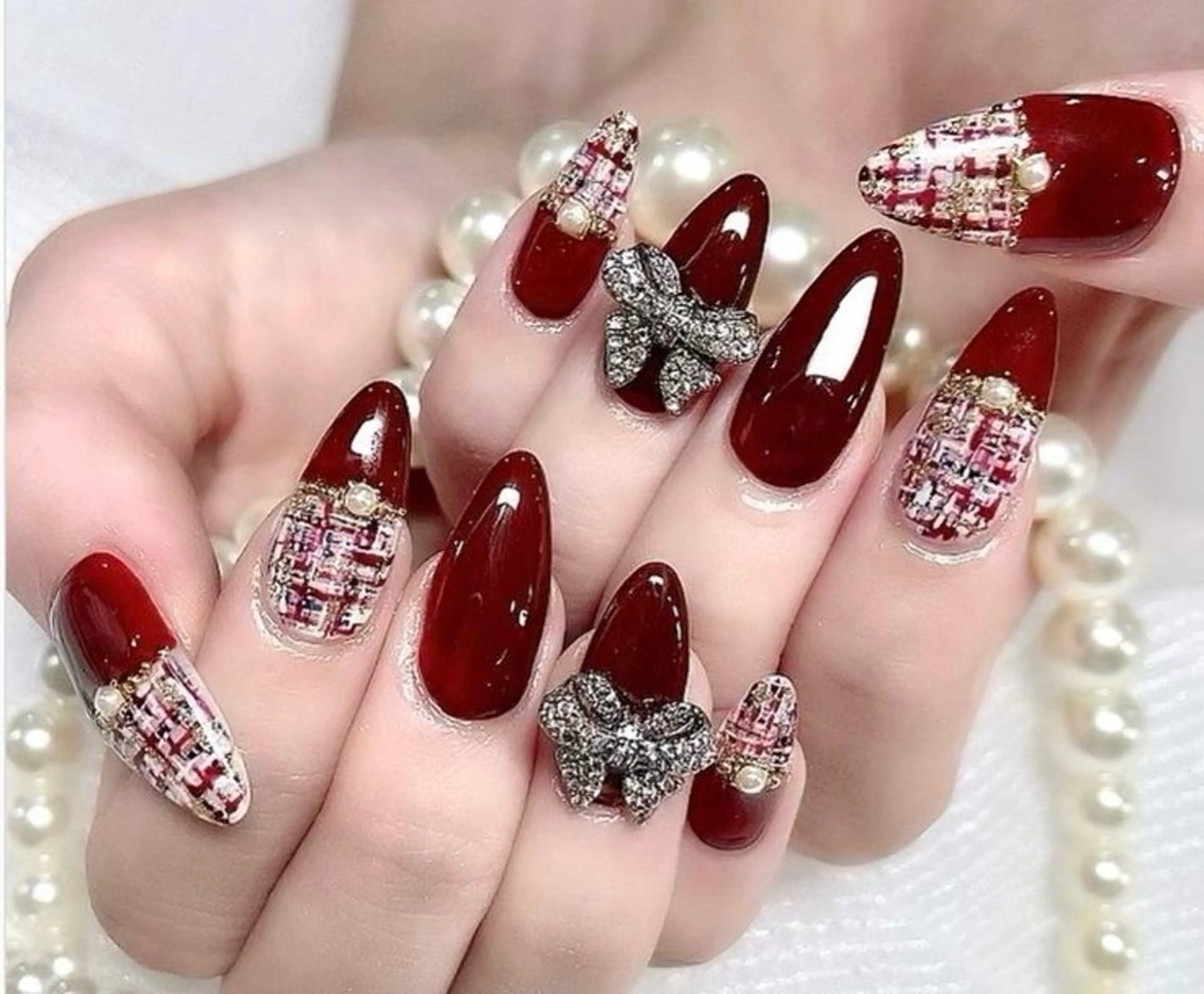 ネイル マグネットネイル ピンク ネイルチップ 冬ネイル クリスマス ハンドネイル Lee Nailsのネイルデザイン