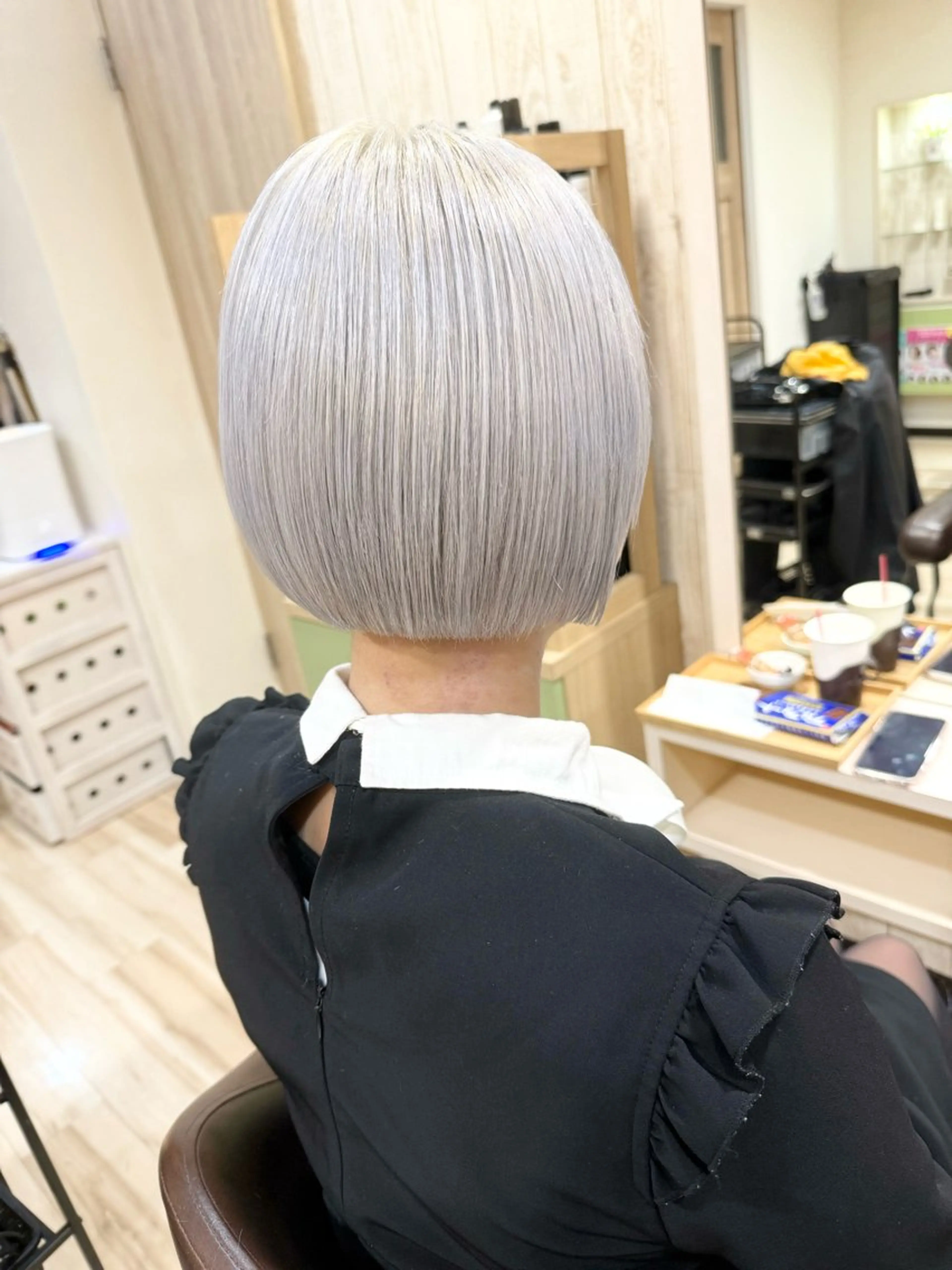 ショート カラー ブリーチ ケアブリーチ ダブルカラー ハイトーンカラー ヘアカラー トリートメント 🌈派手髪ハイトーン 🌈鈴木亮太🌈のヘアスタイル