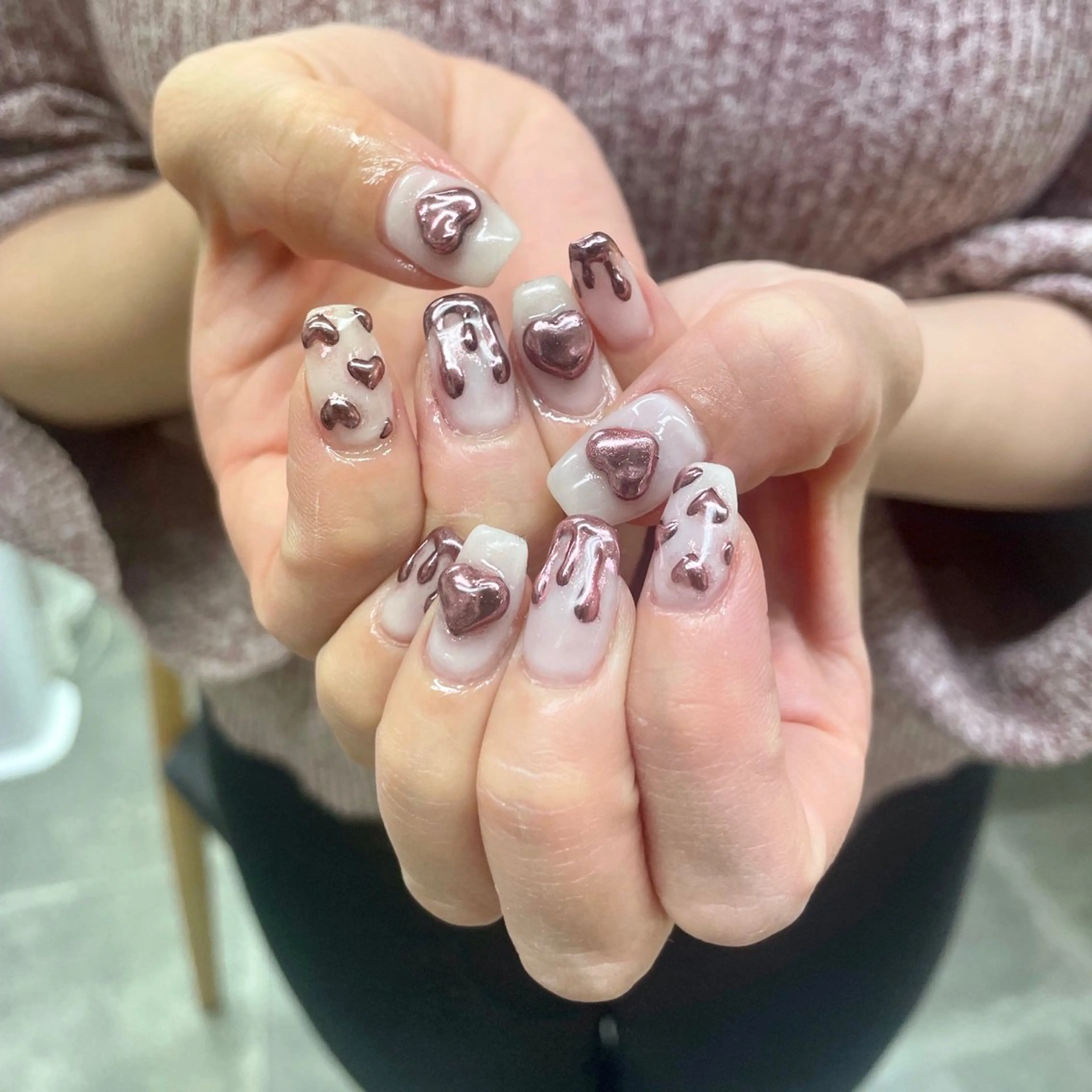 ネイル アートネイル べっ甲ネイル ジェルネイル グリーン ハート nailstudio eviz新宿店のネイルデザイン