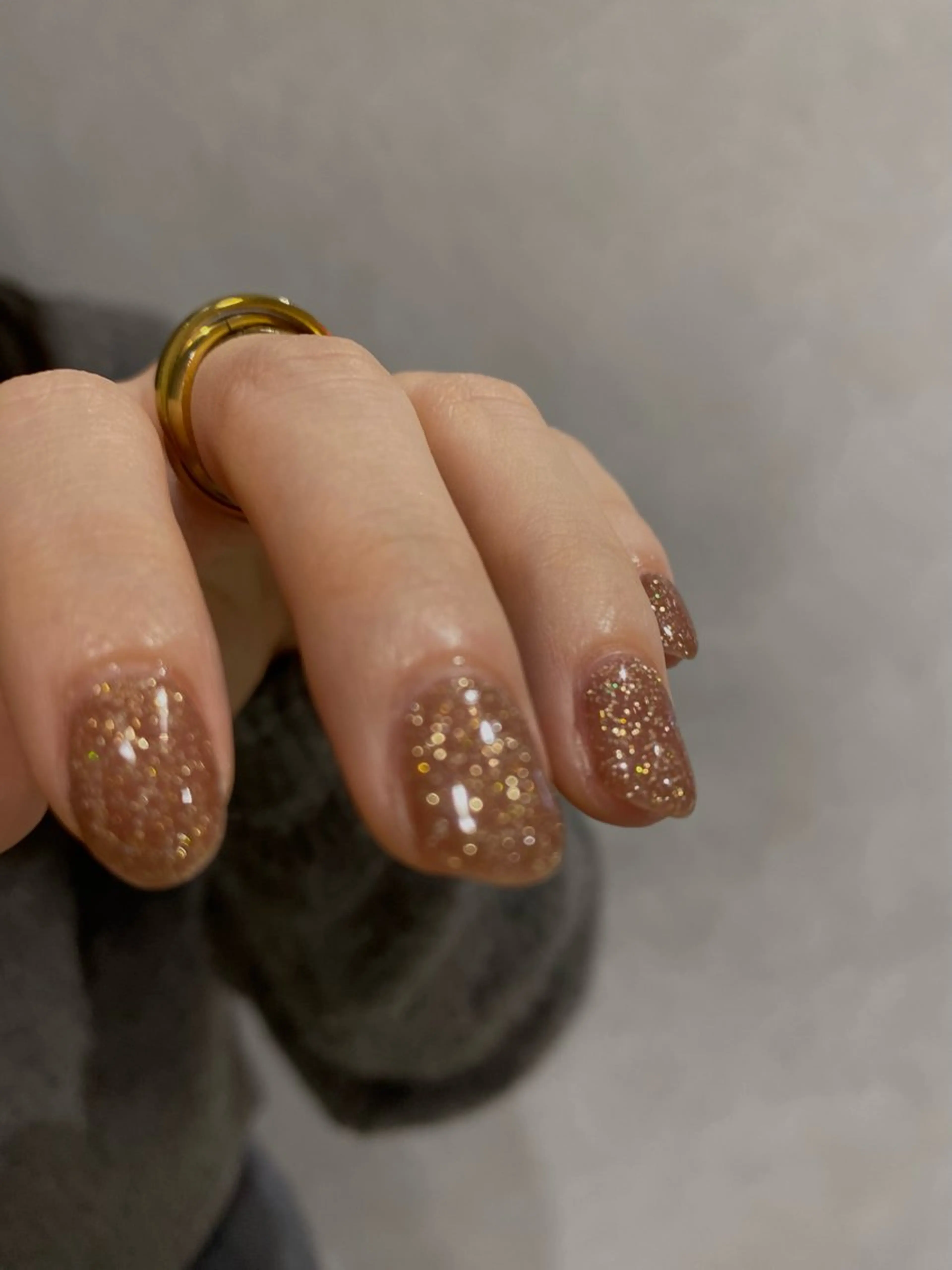 ネイル ブラウン キラキラネイル 土川 芽依奈のネイルデザイン