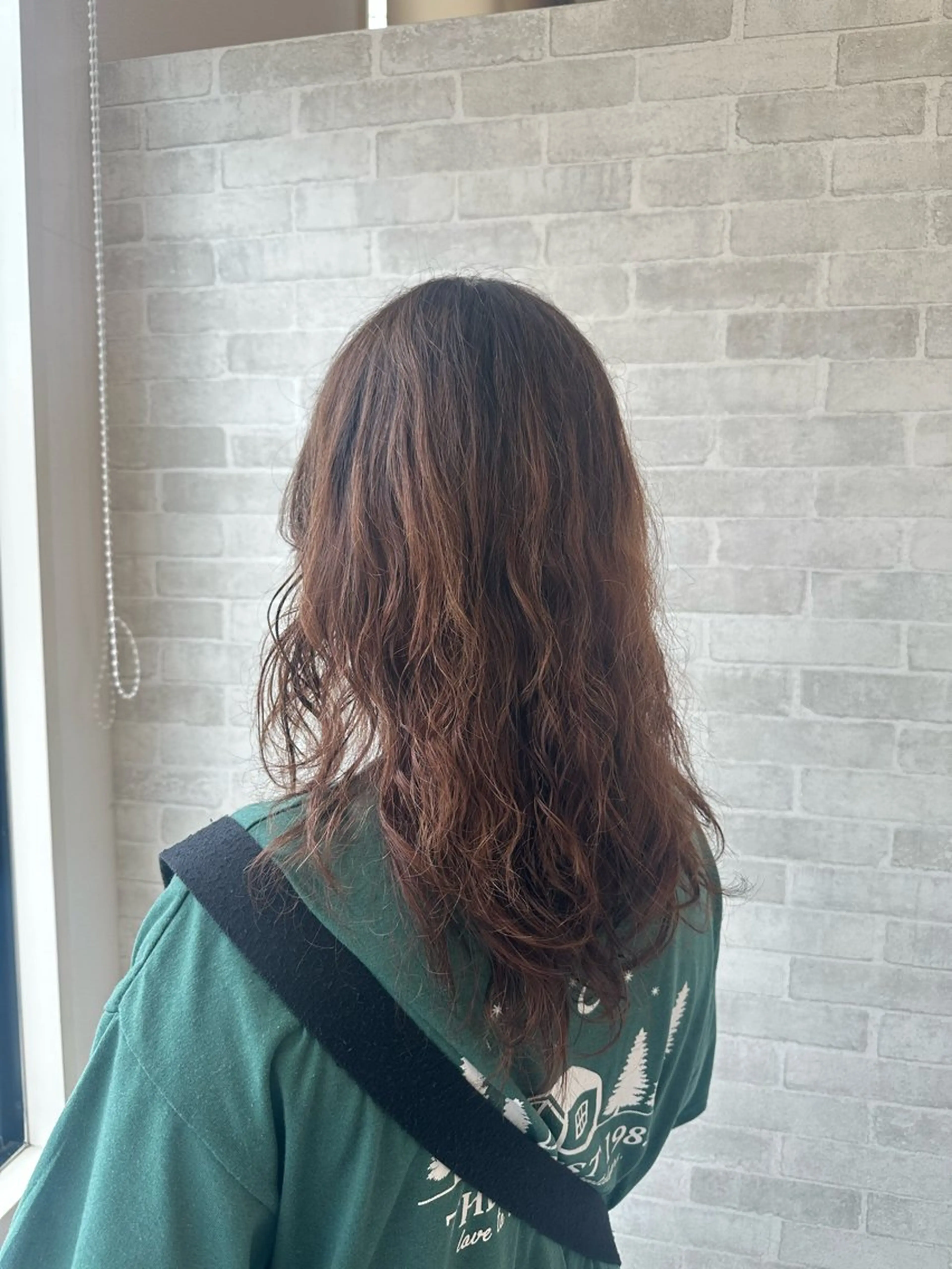 カラー 岡松 優月のヘアスタイル