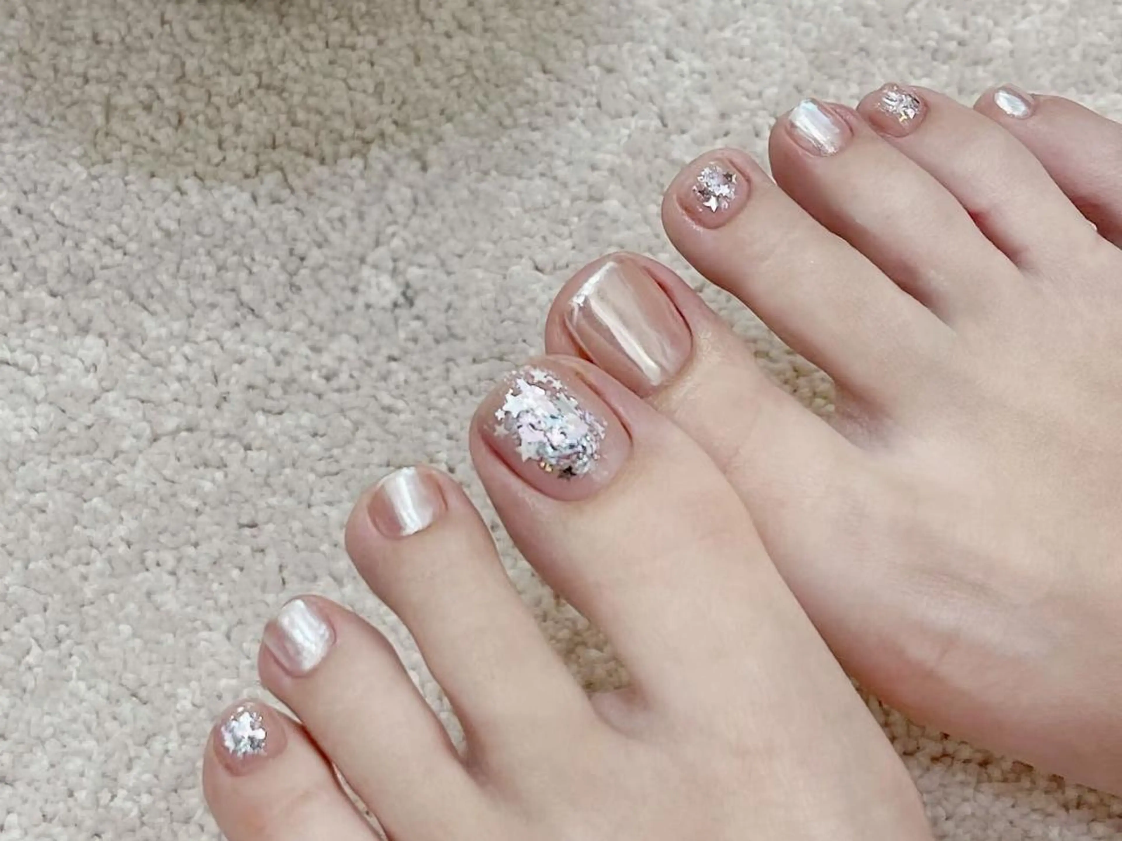 ネイル カジュアル フットネイル ジェルネイル ホログラムネイル ミラーネイル フットネイル Feliz nailのネイルデザイン