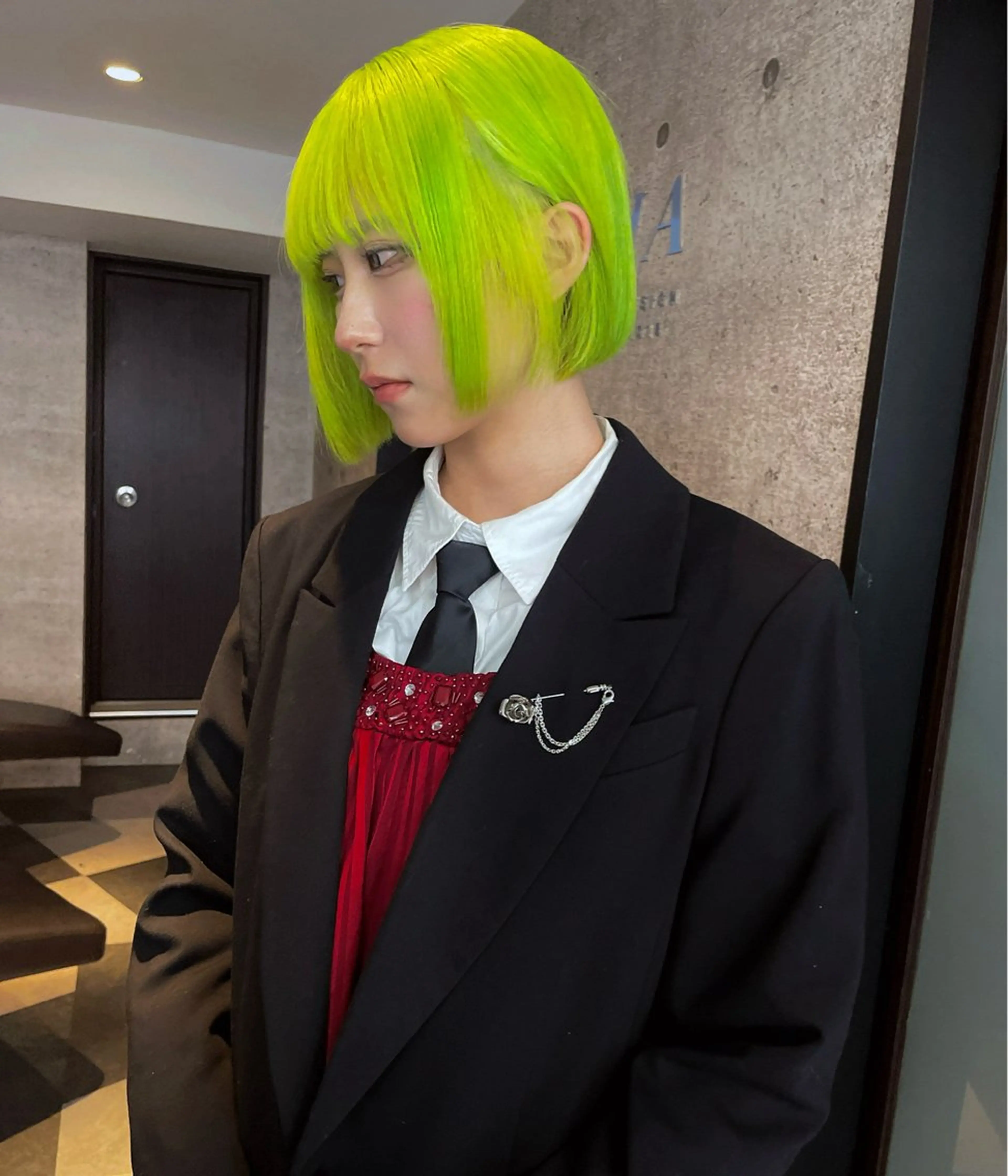 ショート GEM YURI ハイトーンカラーのヘアスタイル