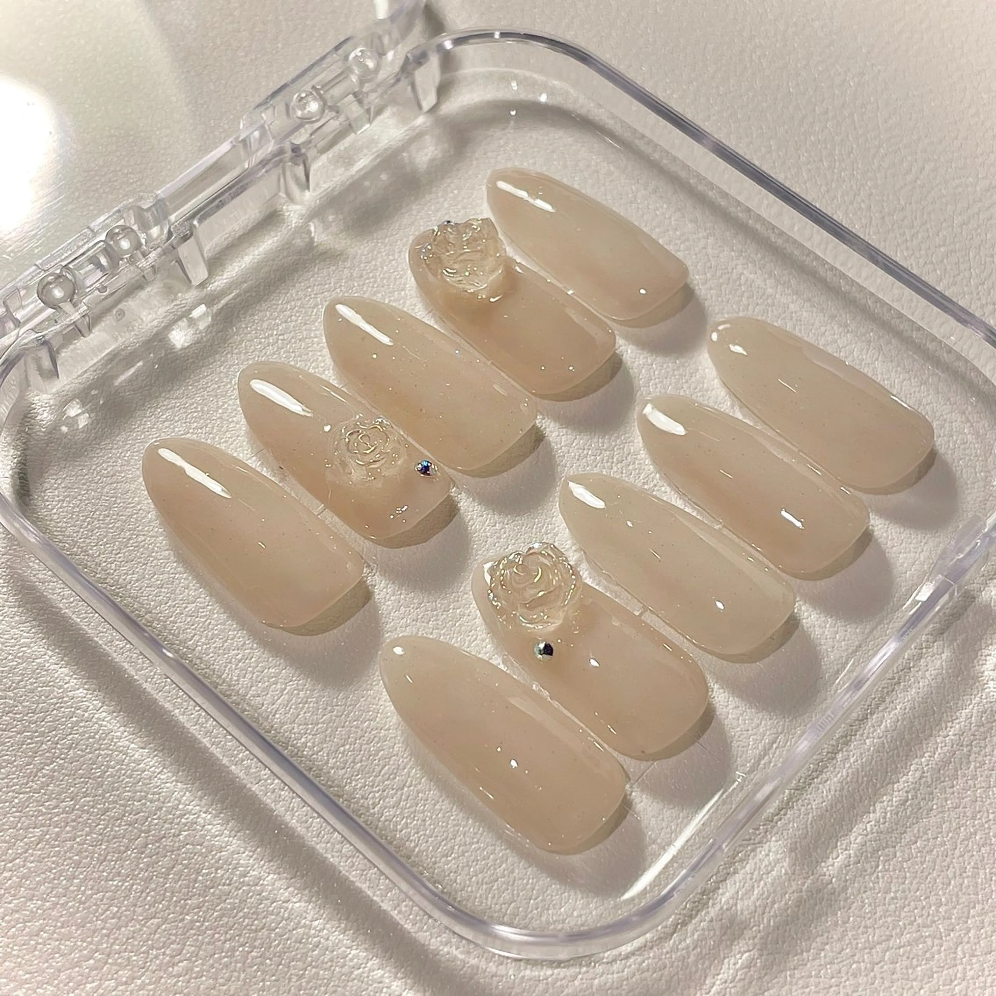 ネイル ハンドネイル PRIVÉ 白金所属・Sugi Tのネイルデザイン