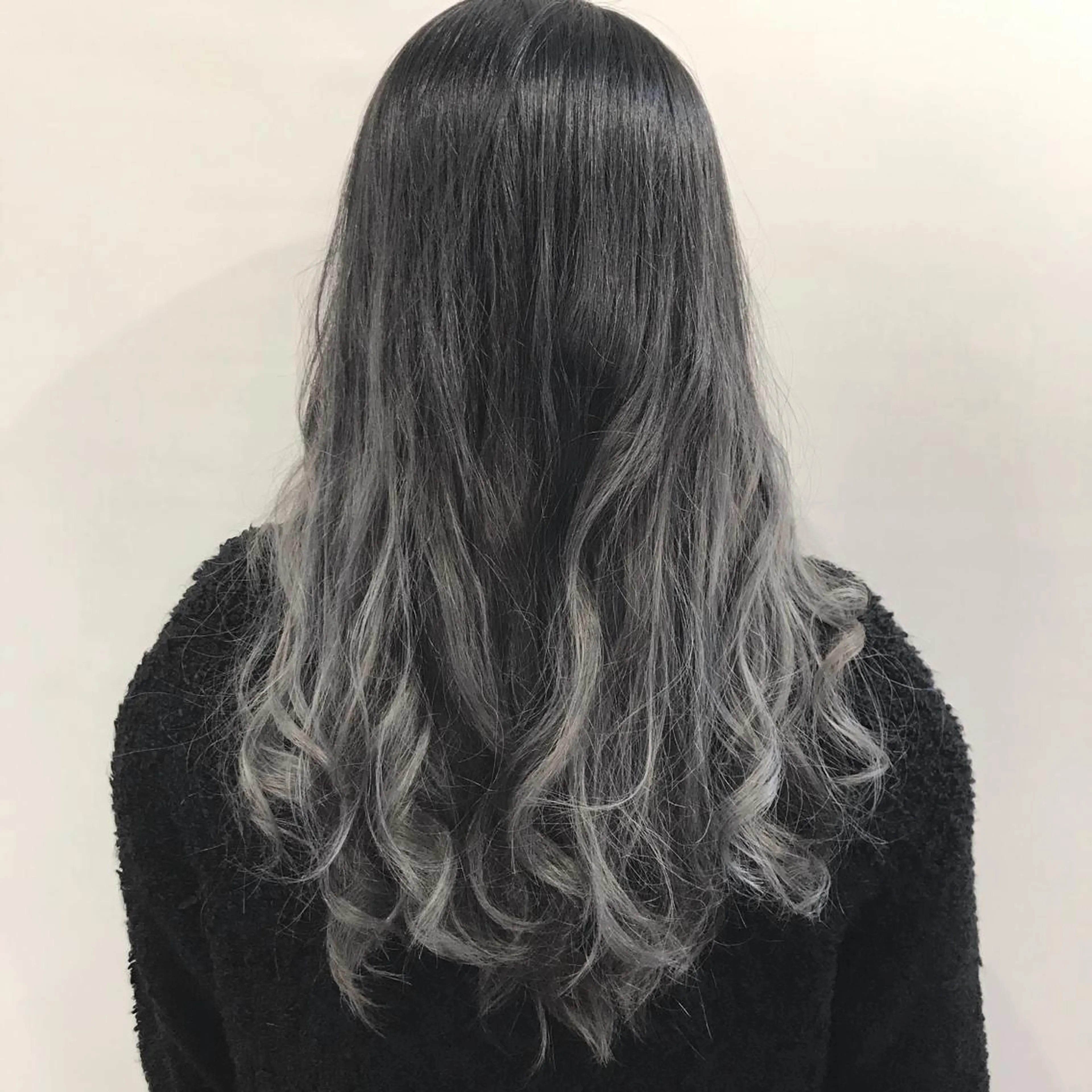 セミロング カラー ブリーチ ハイライトカラー ハイライト 平尾 拓也のヘアスタイル