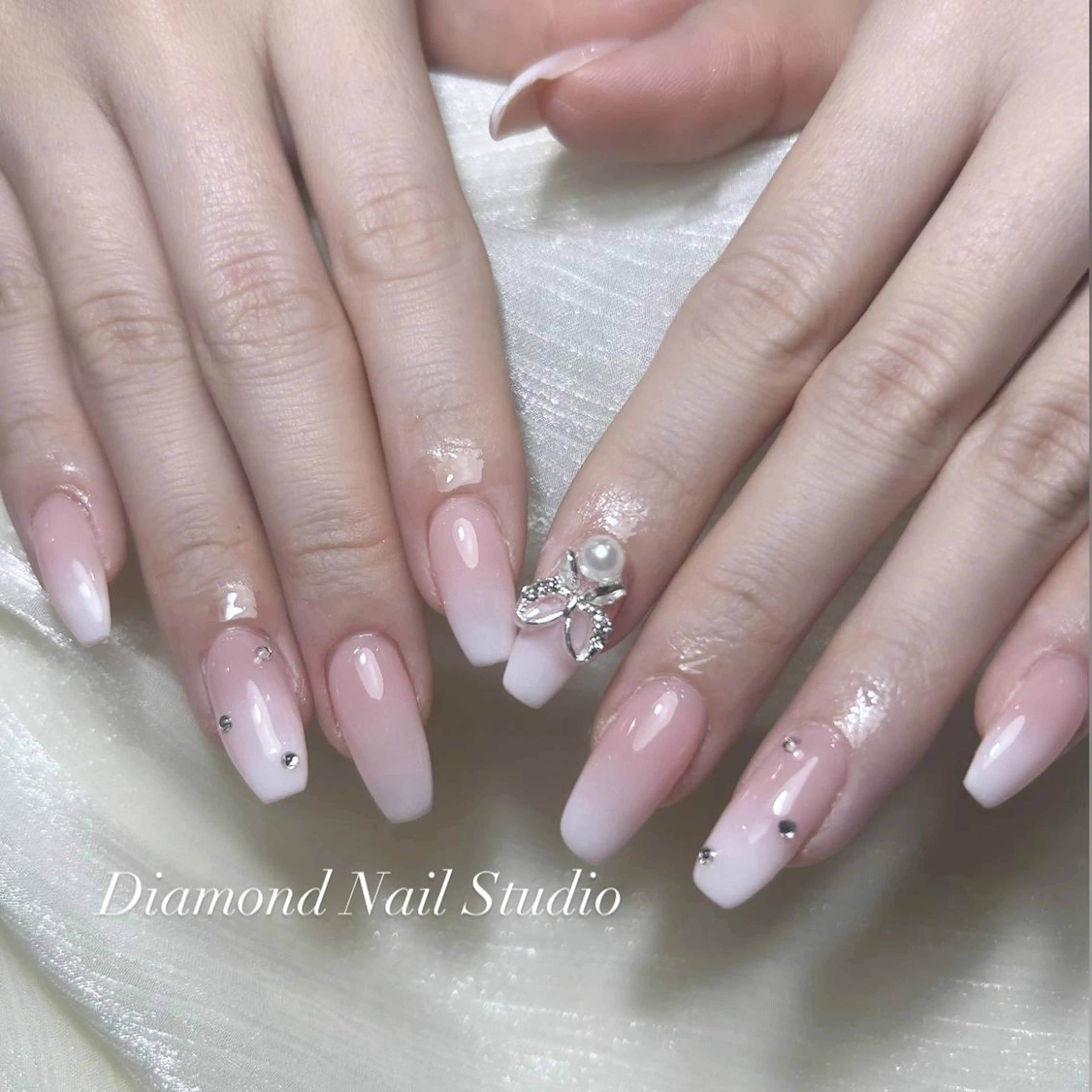 ネイル アートネイル オーロラネイル ガーリー キラキラネイル マグネットネイル ハンドネイル ハンドケア Diamond AYU💜のネイルデザイン