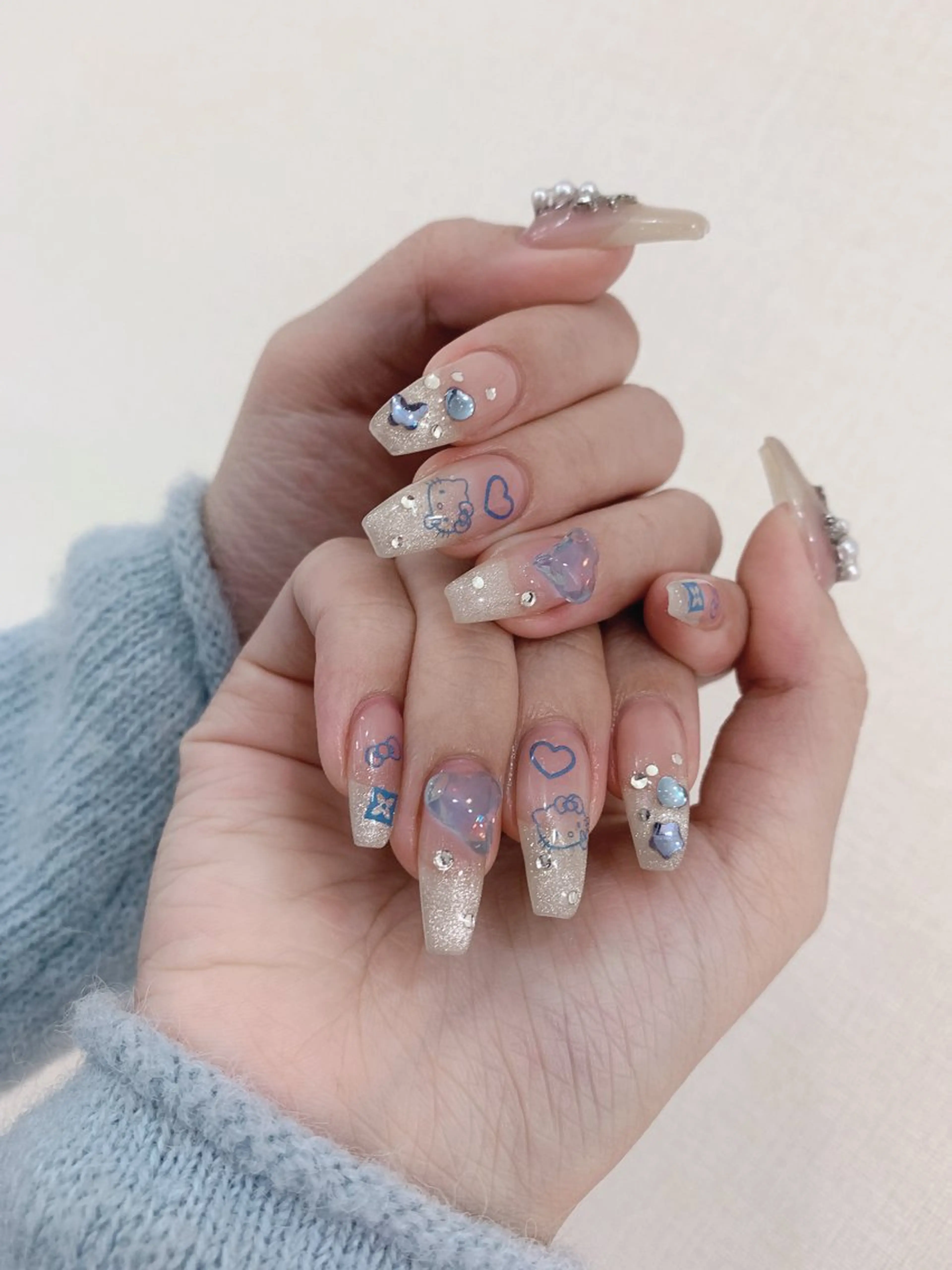 ネイル グラデーション キラキラネイル 韓国ネイル ワンホンネイル 冬ネイル ハンドネイル Rainbow nail所属・Rainbow Nailのネイルデザイン