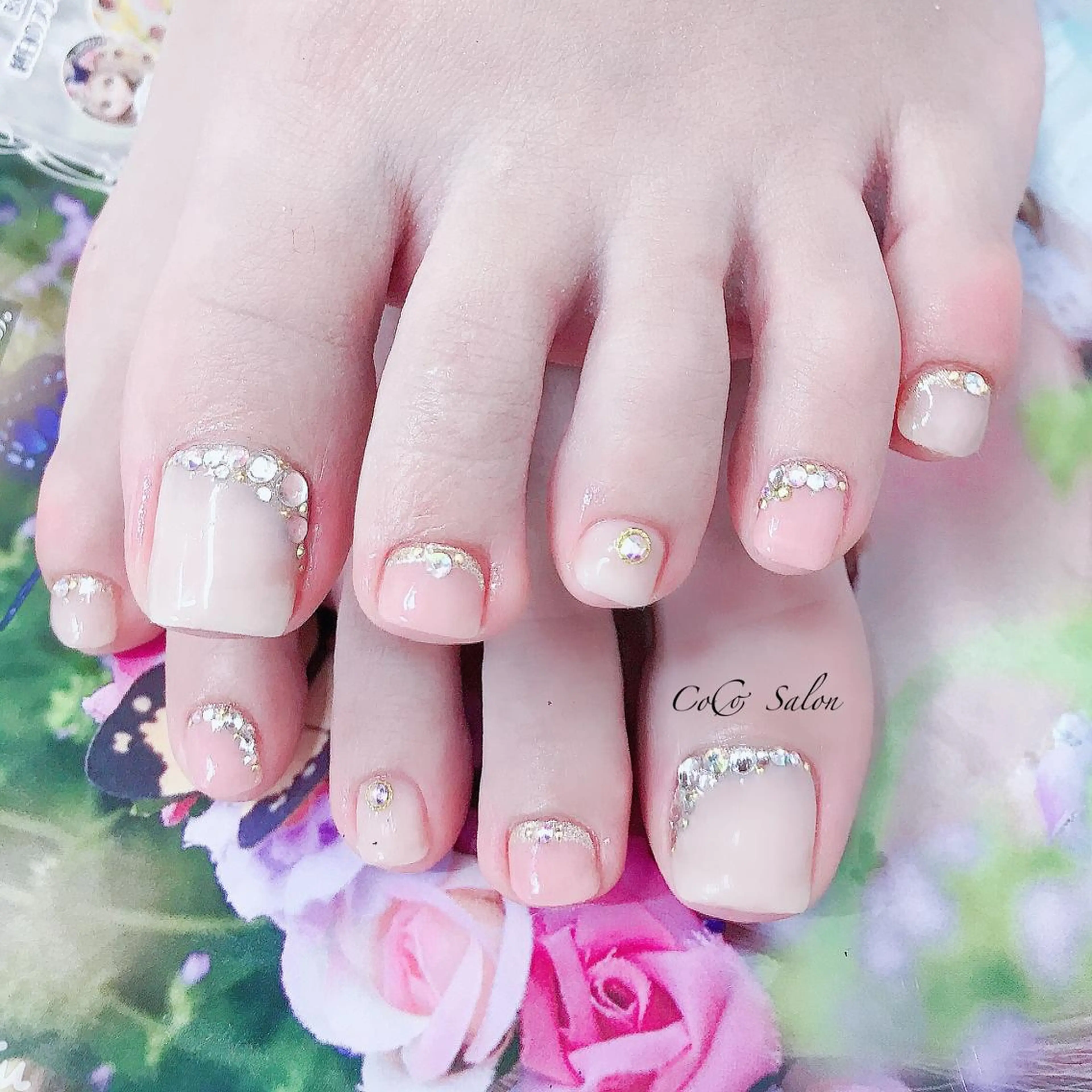 ネイル フットネイル ホログラムネイル ワンカラーネイル ピンク 夏ネイル CoCoSalon ネイル/まつ毛予約のネイルデザイン