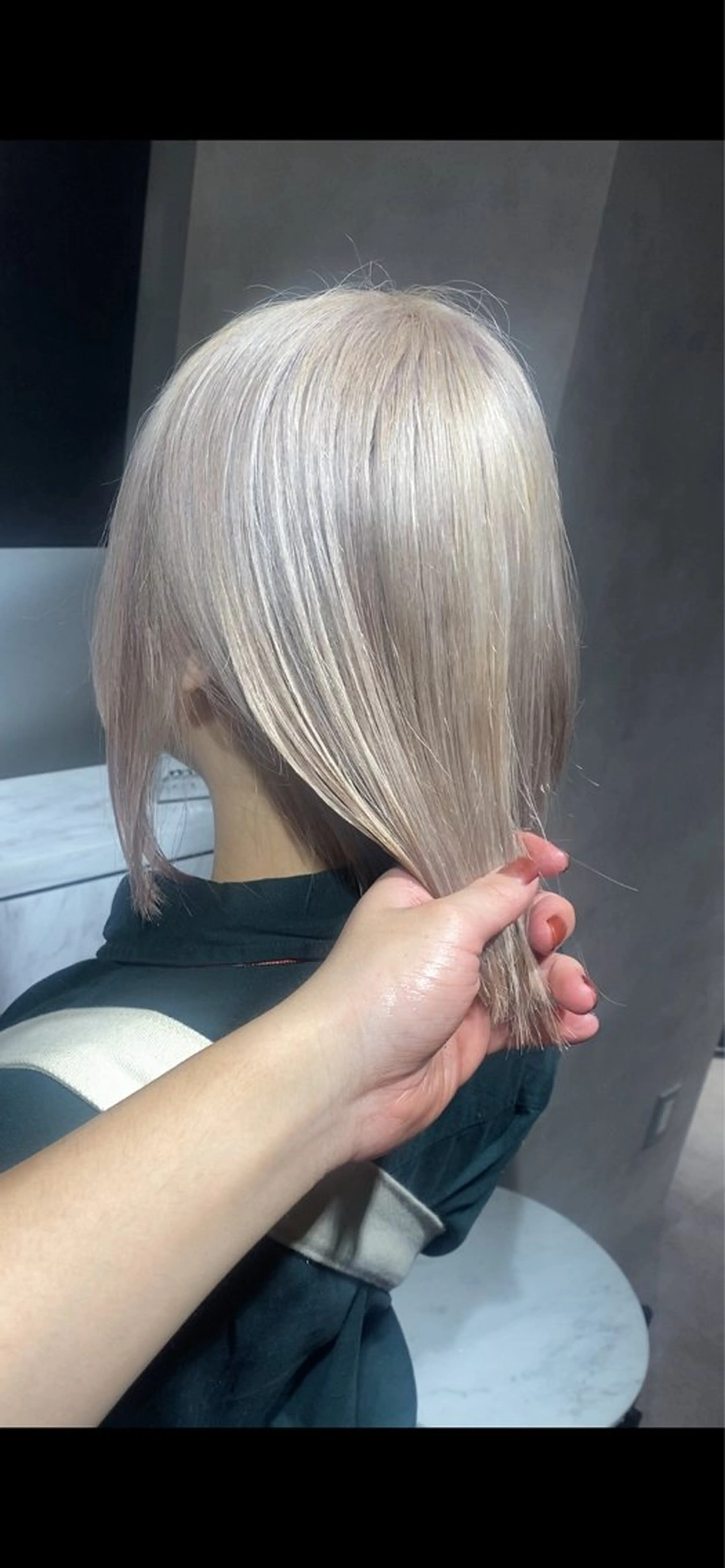 カラー ベージュカラー ブリーチ ハイトーンカラー ミルクティーベージュ カット ヘアカラー Seleneコウキ ブリーチ/ハイトーンのヘアスタイル