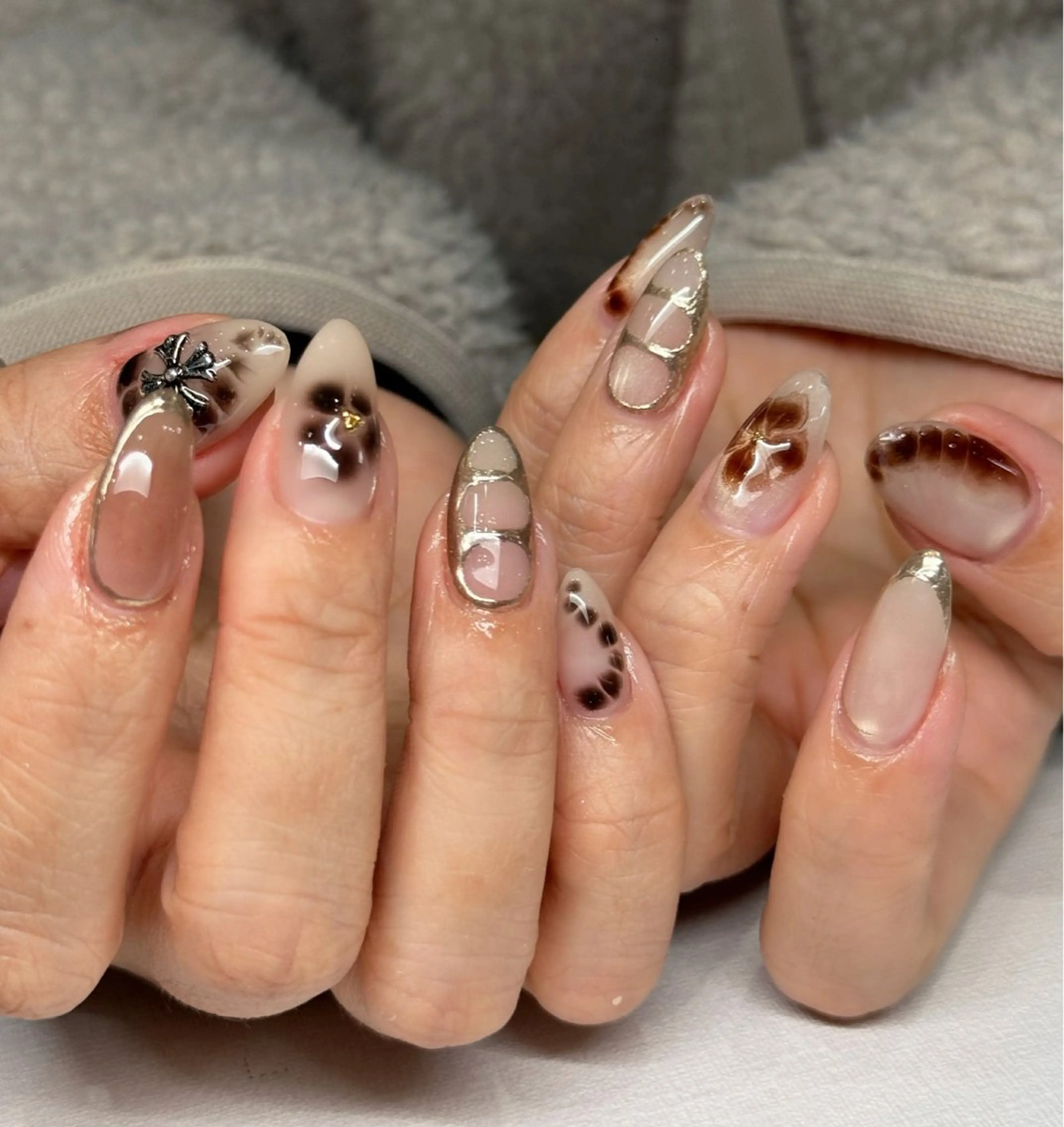 ネイル オーロラネイル ブルー チークネイル 長さ出し フットネイル ハンドネイル Momo チップ長さ出し専門店のネイルデザイン