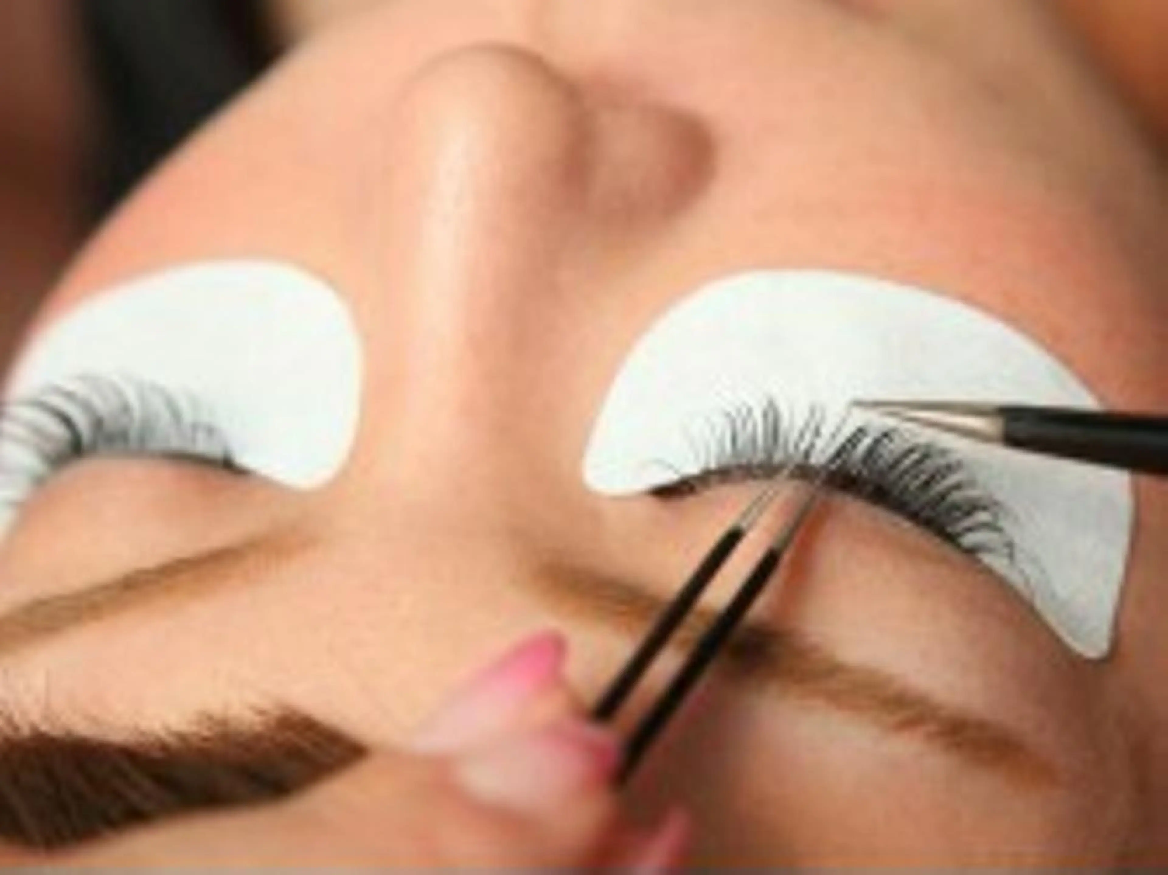 【平日広告モデル】新規様3Dプラチナボリュームラッシュ400本×ＬＥＤエクステ　9980円の写真