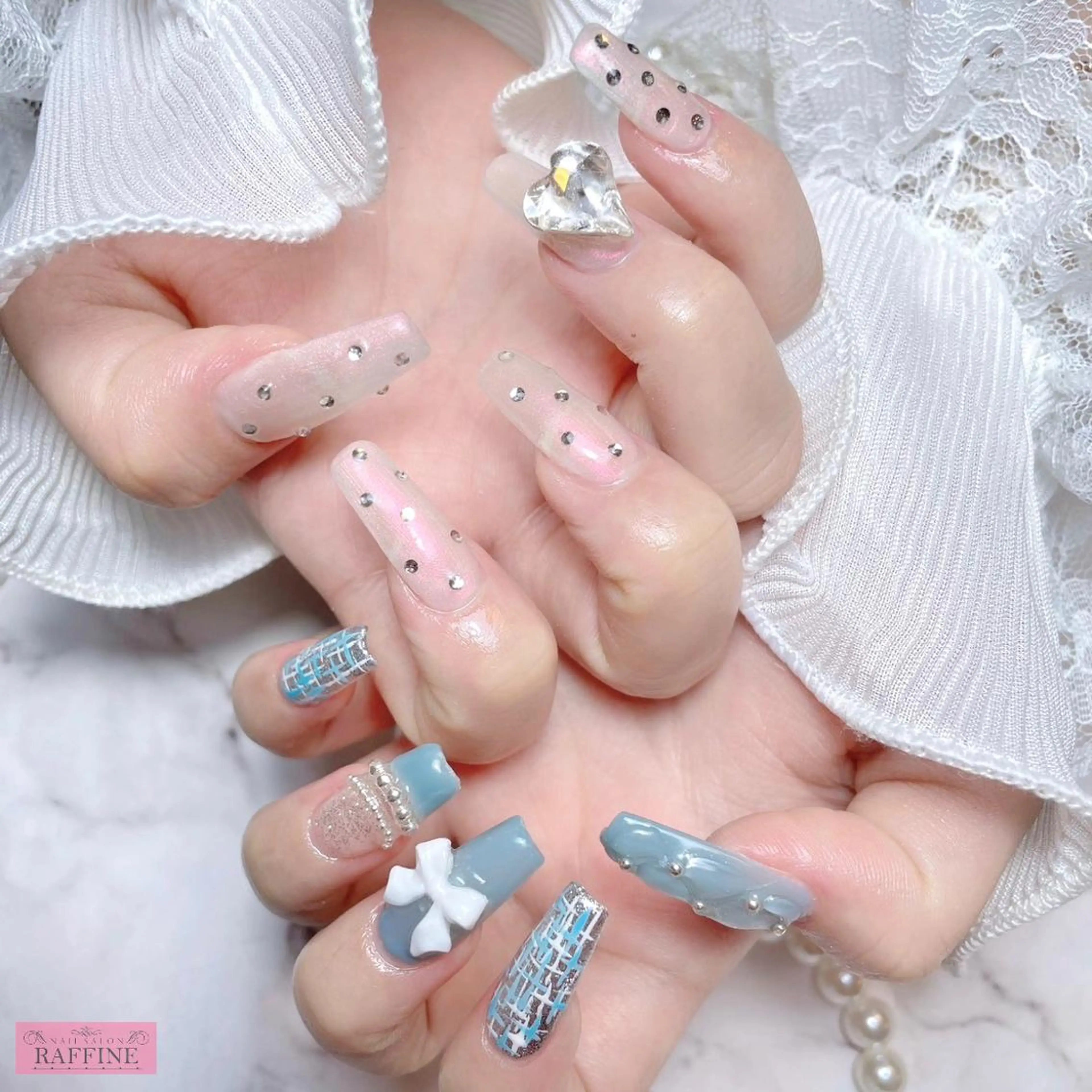 ネイル RAFFINE 月🦋🩵のネイルデザイン