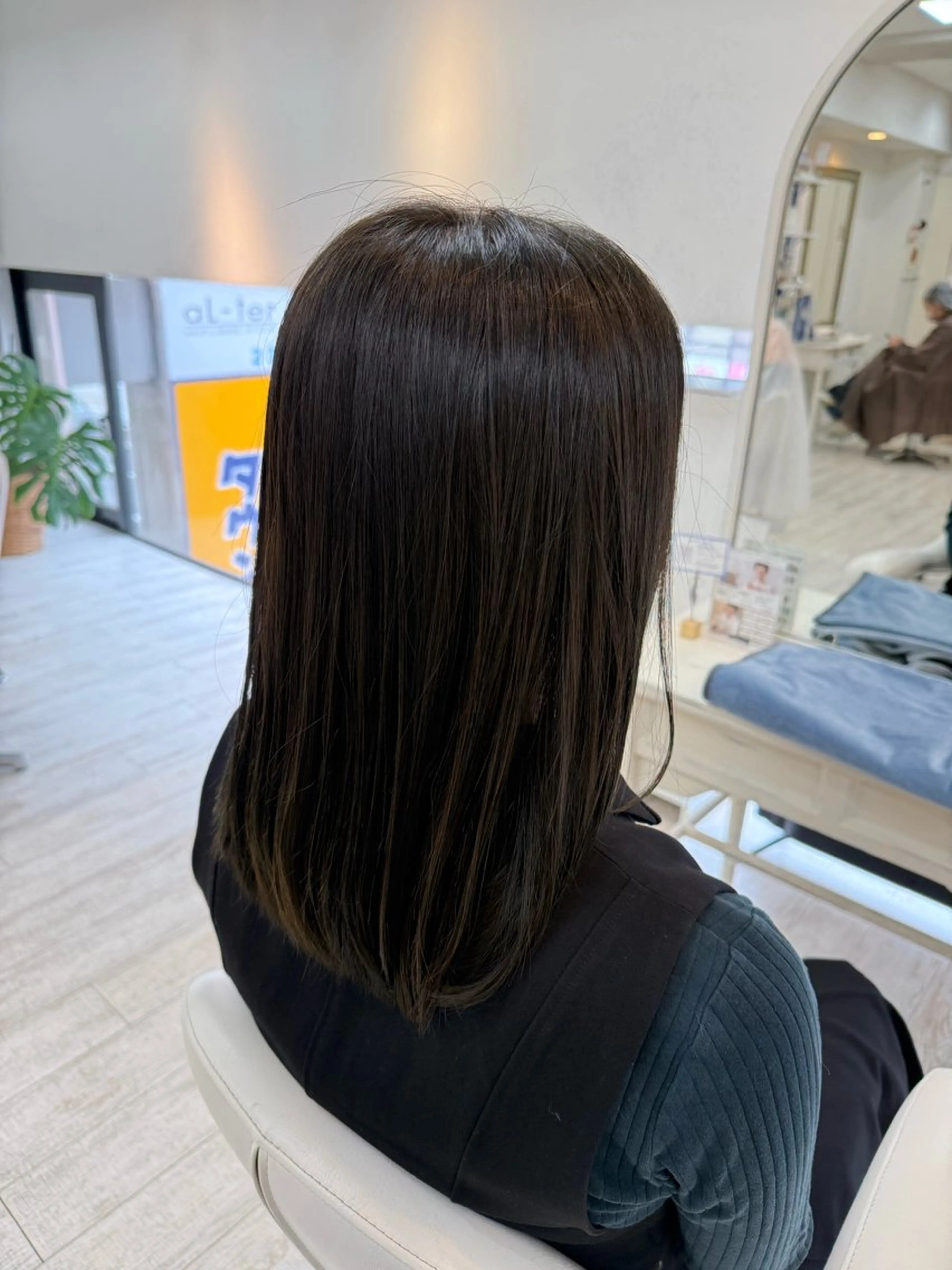 セミロング アッシュ カット ヘアカラー トリートメント 新籾 尚哉のヘアスタイル