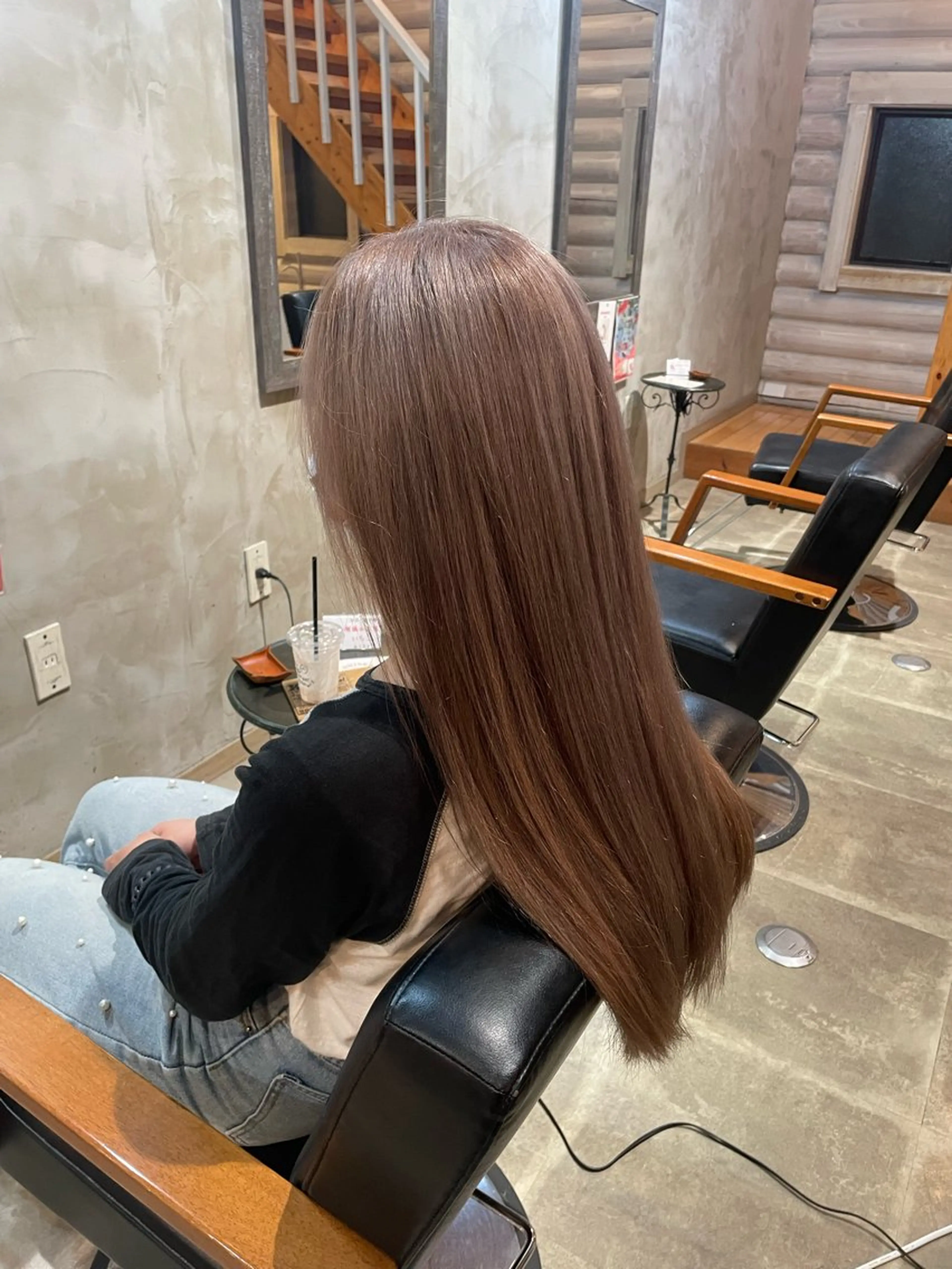 カラー ハイトーンカラー ヘアカラー 🐾及部 艶髪|艶 カラーショート|ボブのヘアスタイル