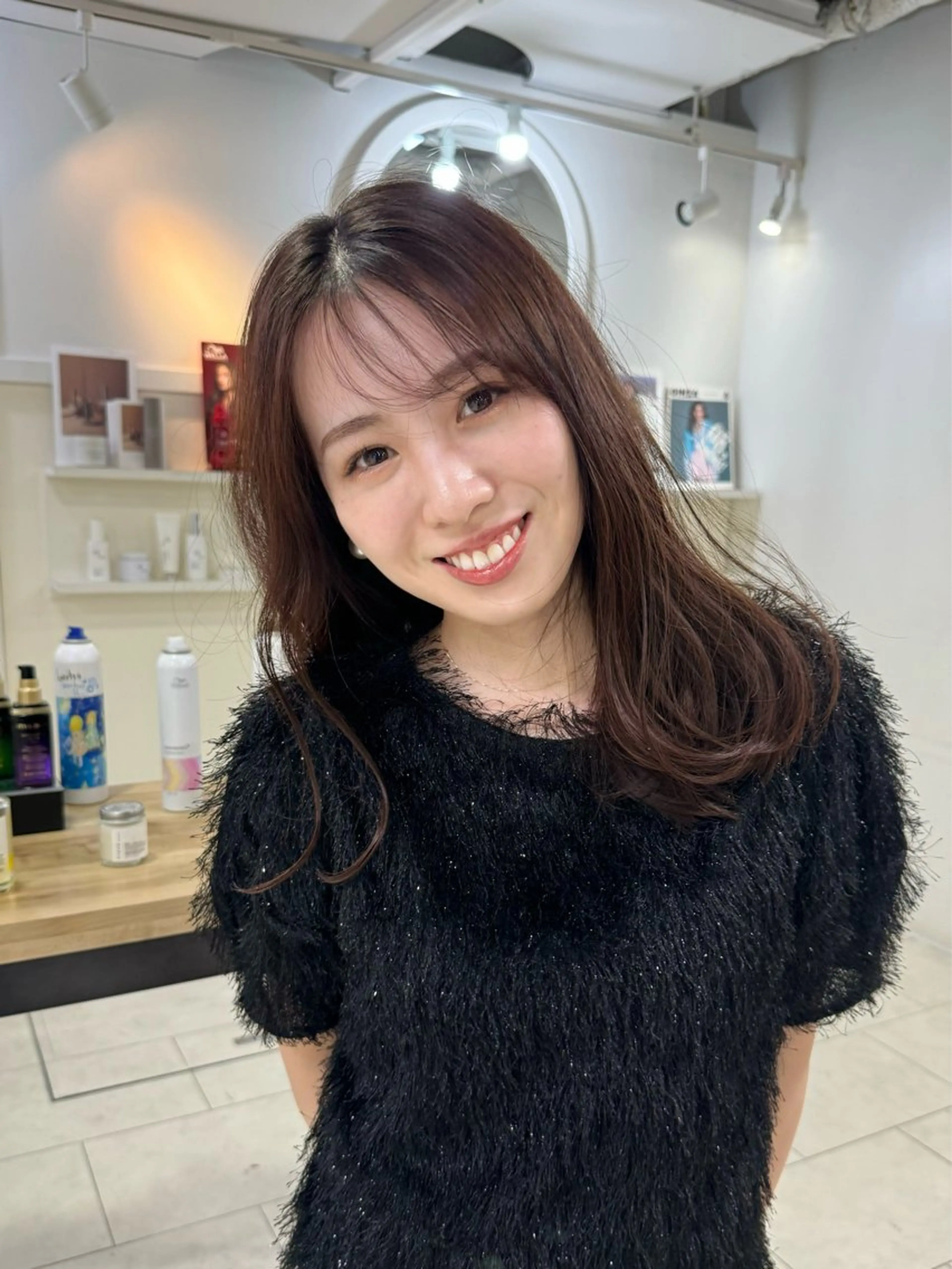 セミロング シースルーバング カット ヘアカラー QUEEN'S GARDEN by k-two shinsaibashi所属・k-two心斎橋 ヨシダヒロトのヘアスタイル