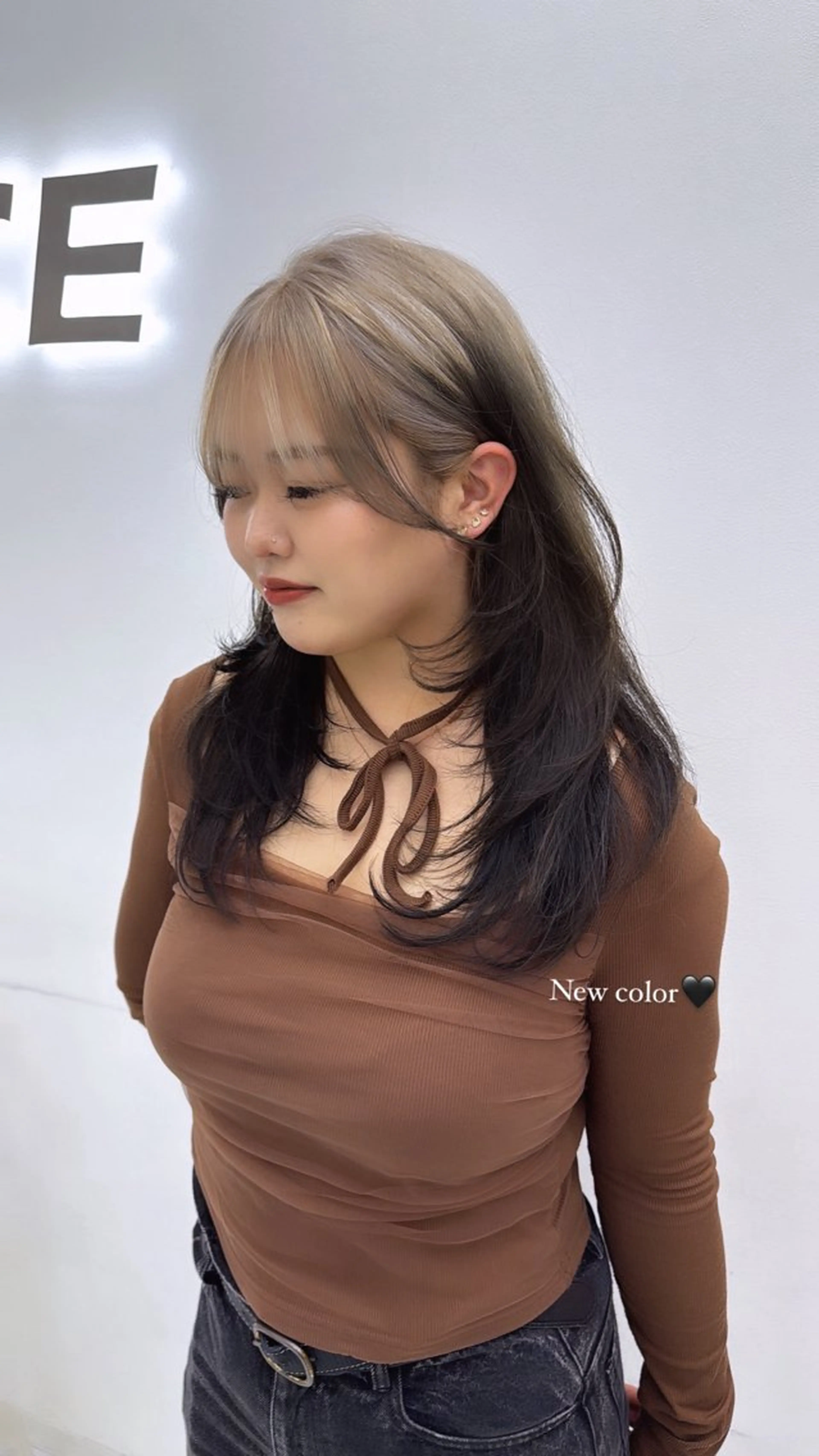 ロング カット ヘアカラー 艶髪ハイトーンカラー 渋谷🎀ririkaのヘアスタイル