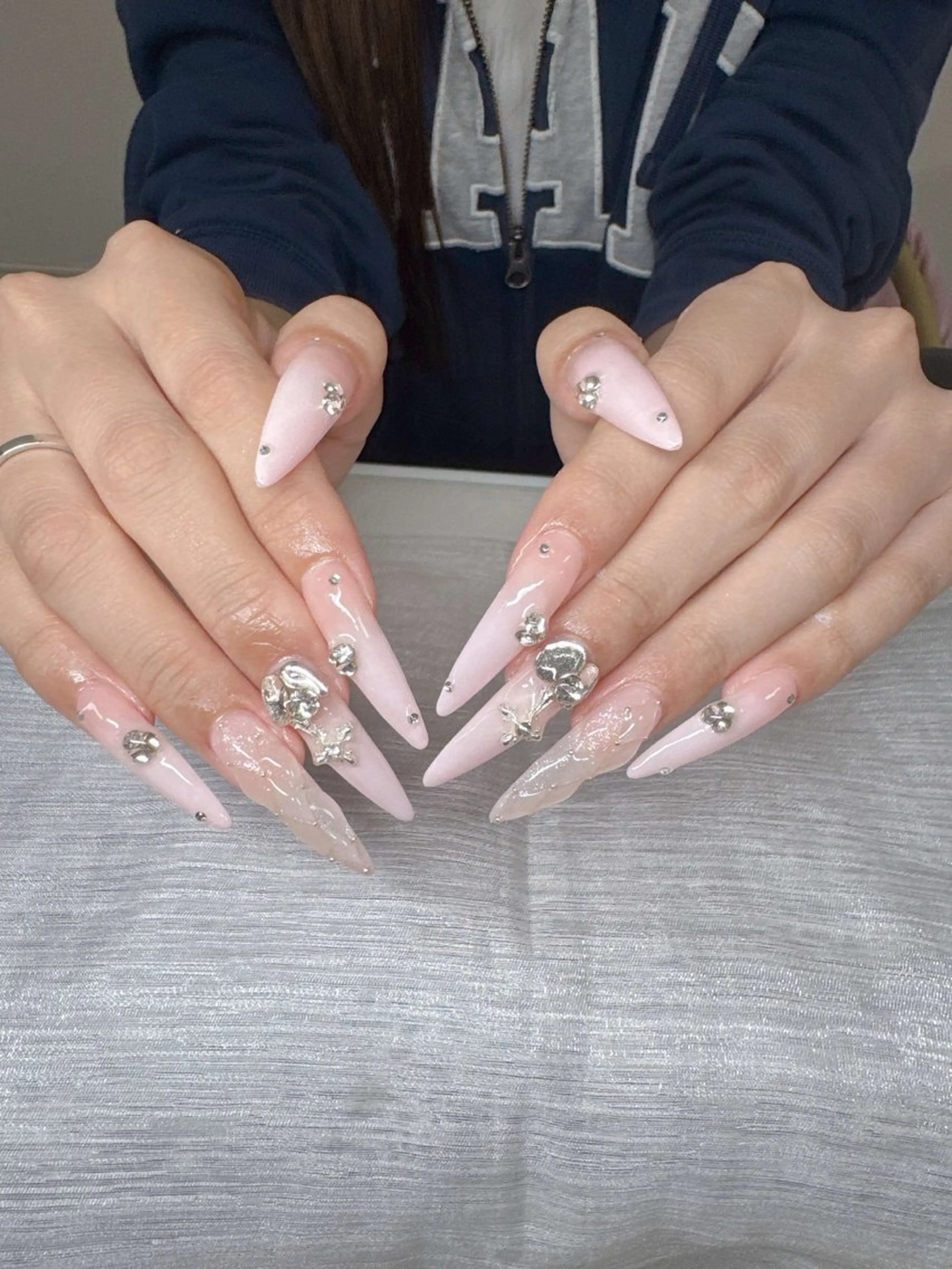 ネイル 長さ出し グラデーション 卒業式 キラキラネイル マグネットネイル Lee Nailsのネイルデザイン