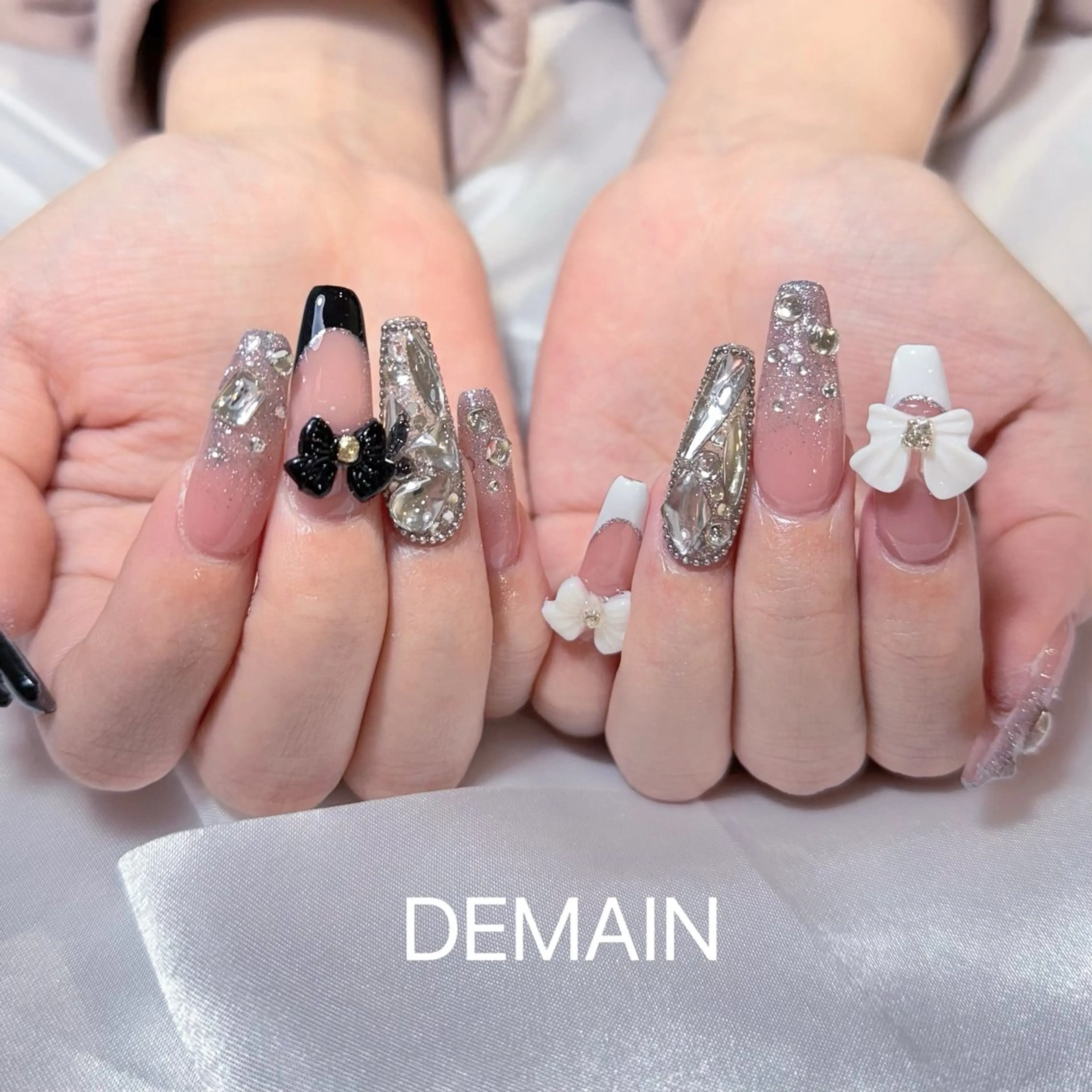 ネイル アートネイル オーロラネイル ガーリー キラキラネイル 韓国ネイル ハンドネイル DEMAIN- 🌸のネイルデザイン