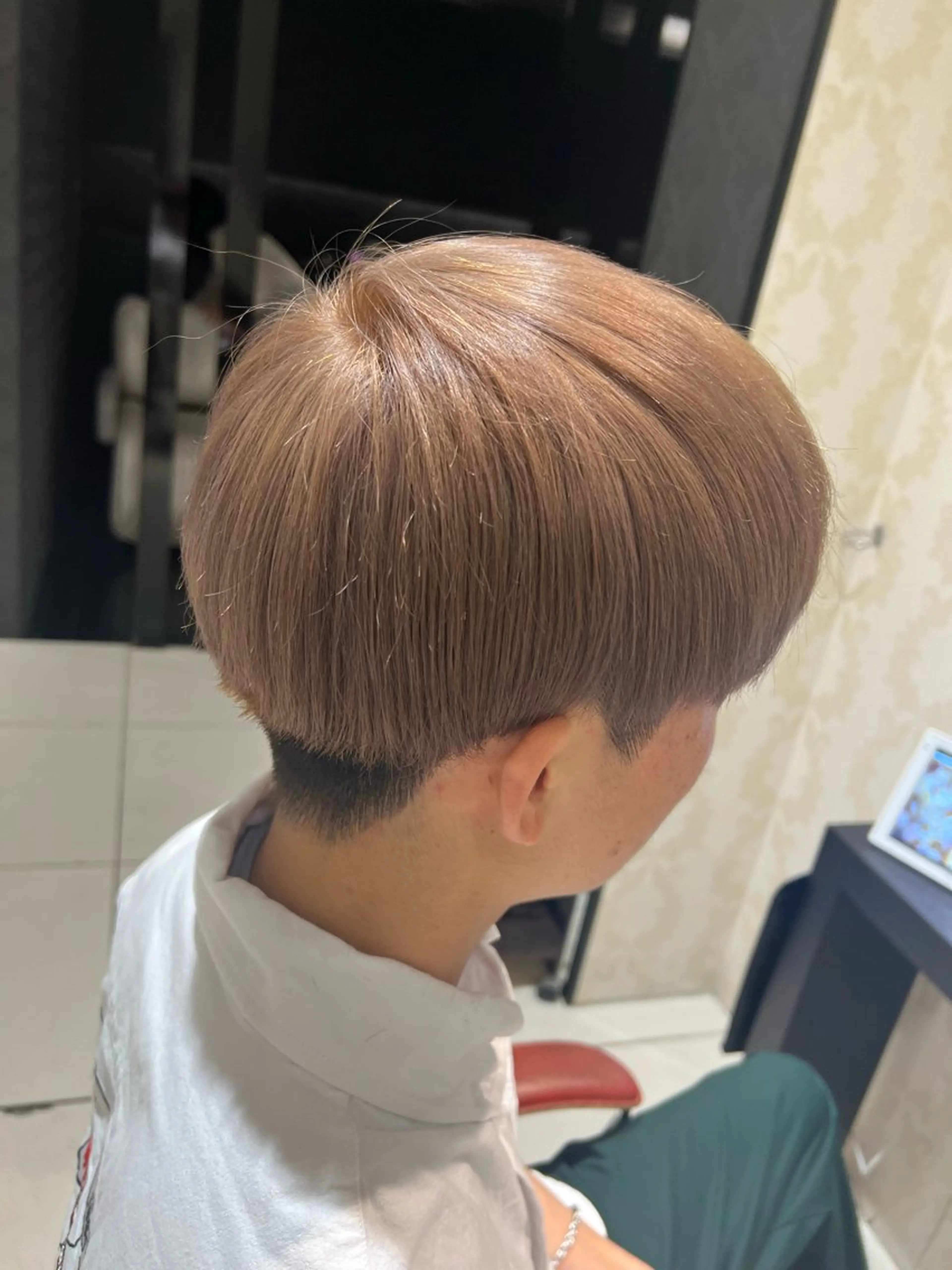 カラー メンズ メンズブリーチ ベージュカラー ブリーチ ヘアカラー ＊インナーカラー＊ 植松彩音のヘアスタイル