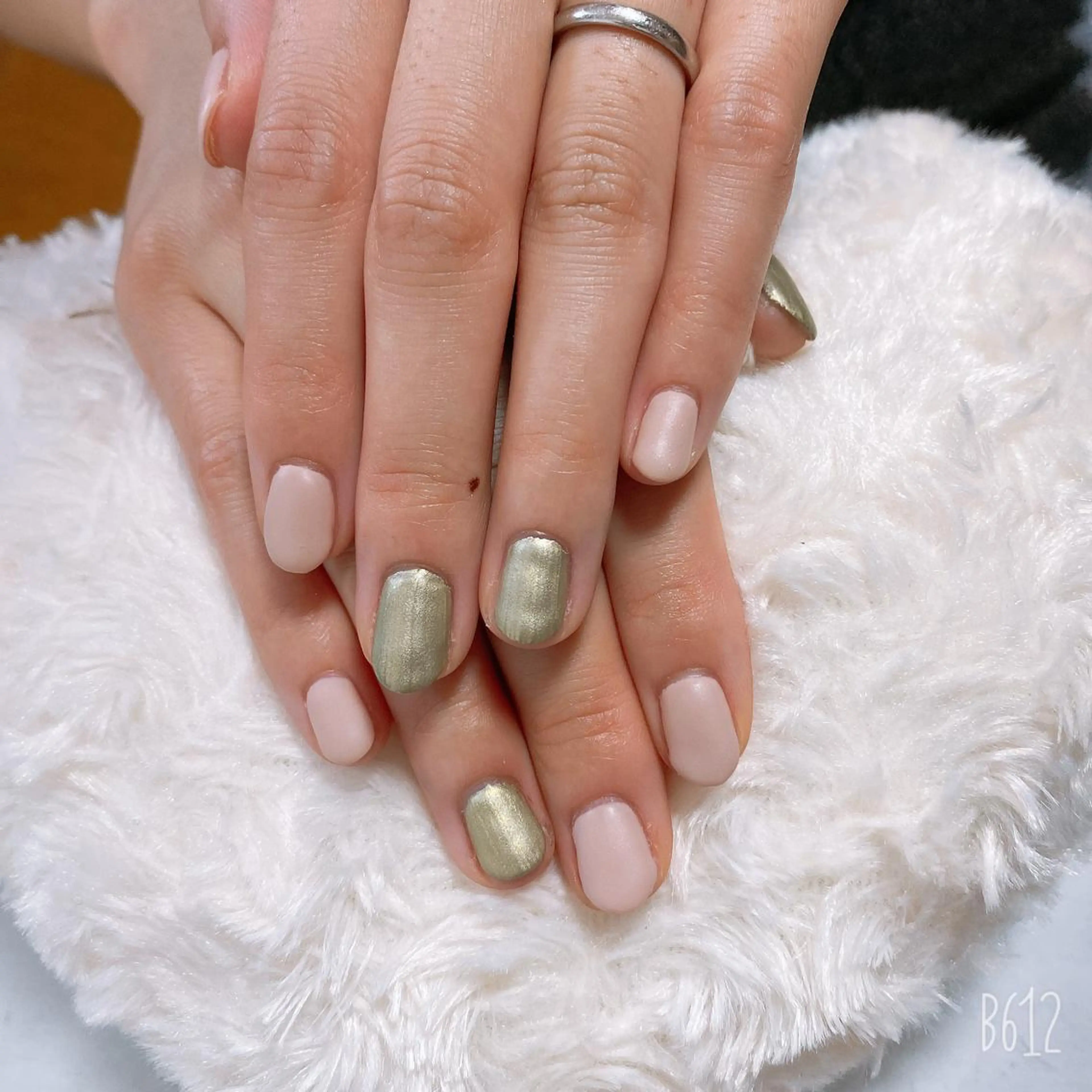 ネイル マットネイル The Best Beauty受付担当のヘアスタイル