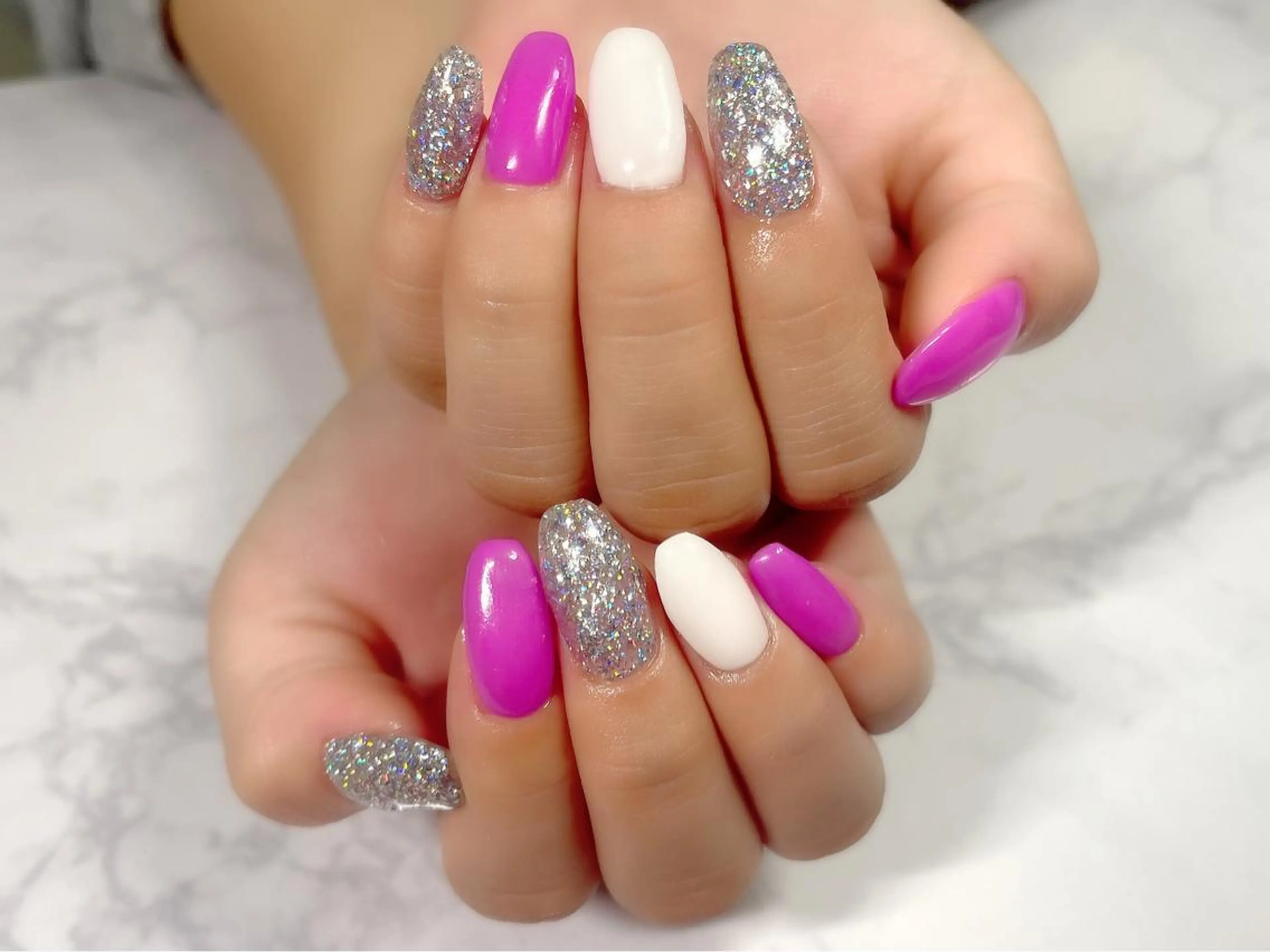 ネイル ピンク シルバー ハンドネイル KURELLY所属・Nail Salon KURELLYのネイルデザイン