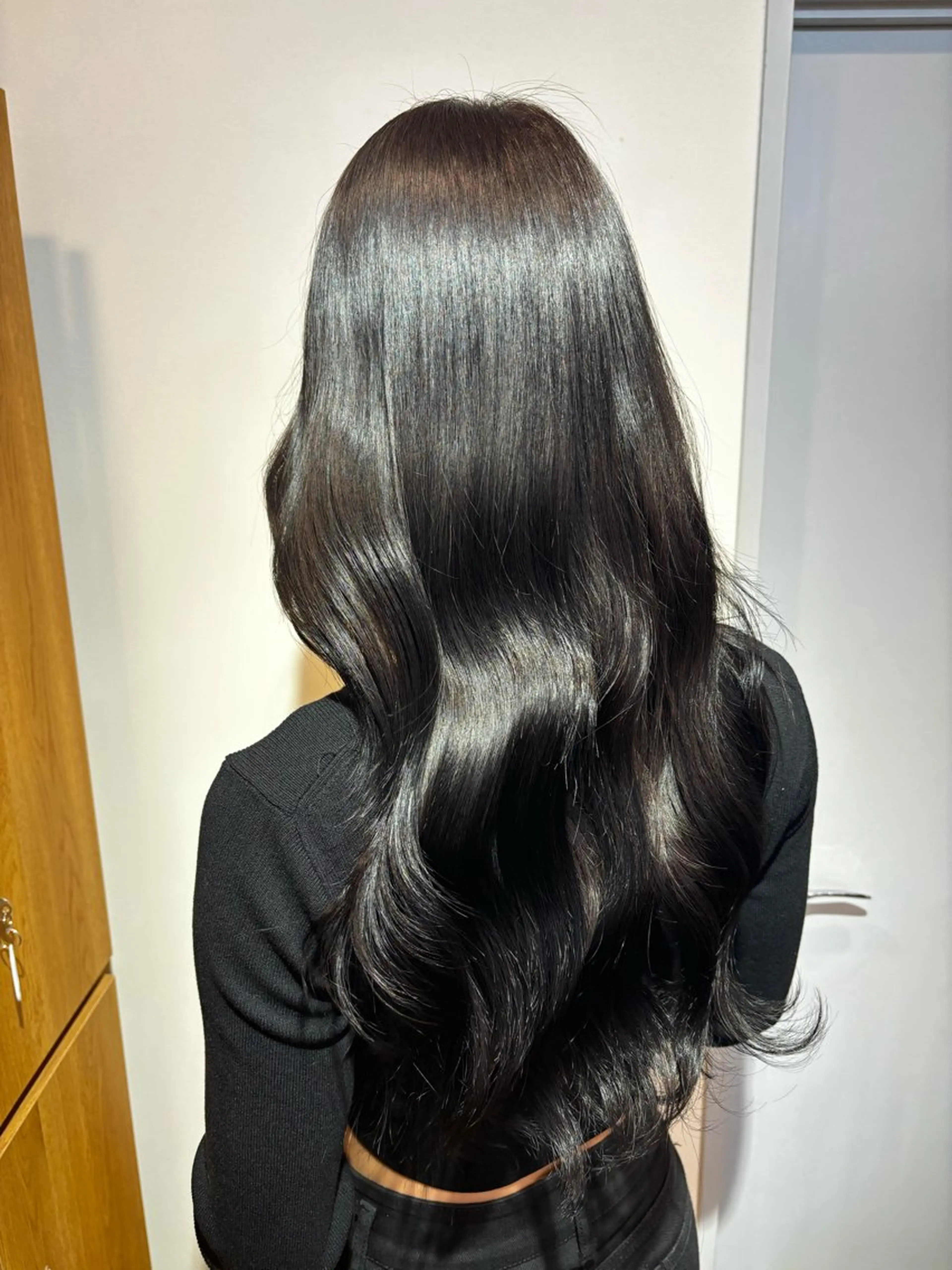ロング ヘアカラー トリートメント シオン/艶髪/ 暗髪カラーのヘアスタイル