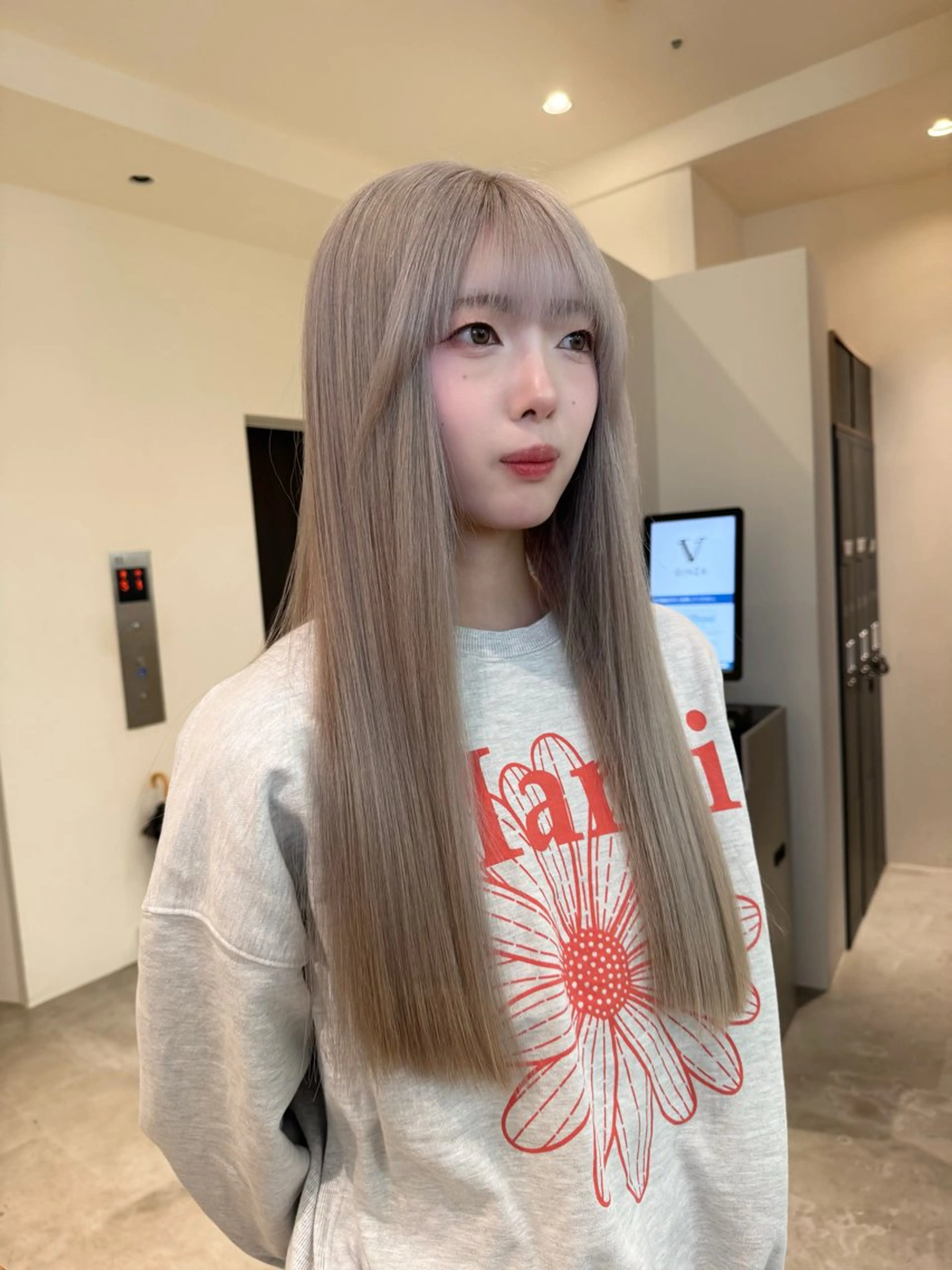 ロング i.GINZA所属・ハイトーン/透明感 カラー/レイヤーのヘアスタイル