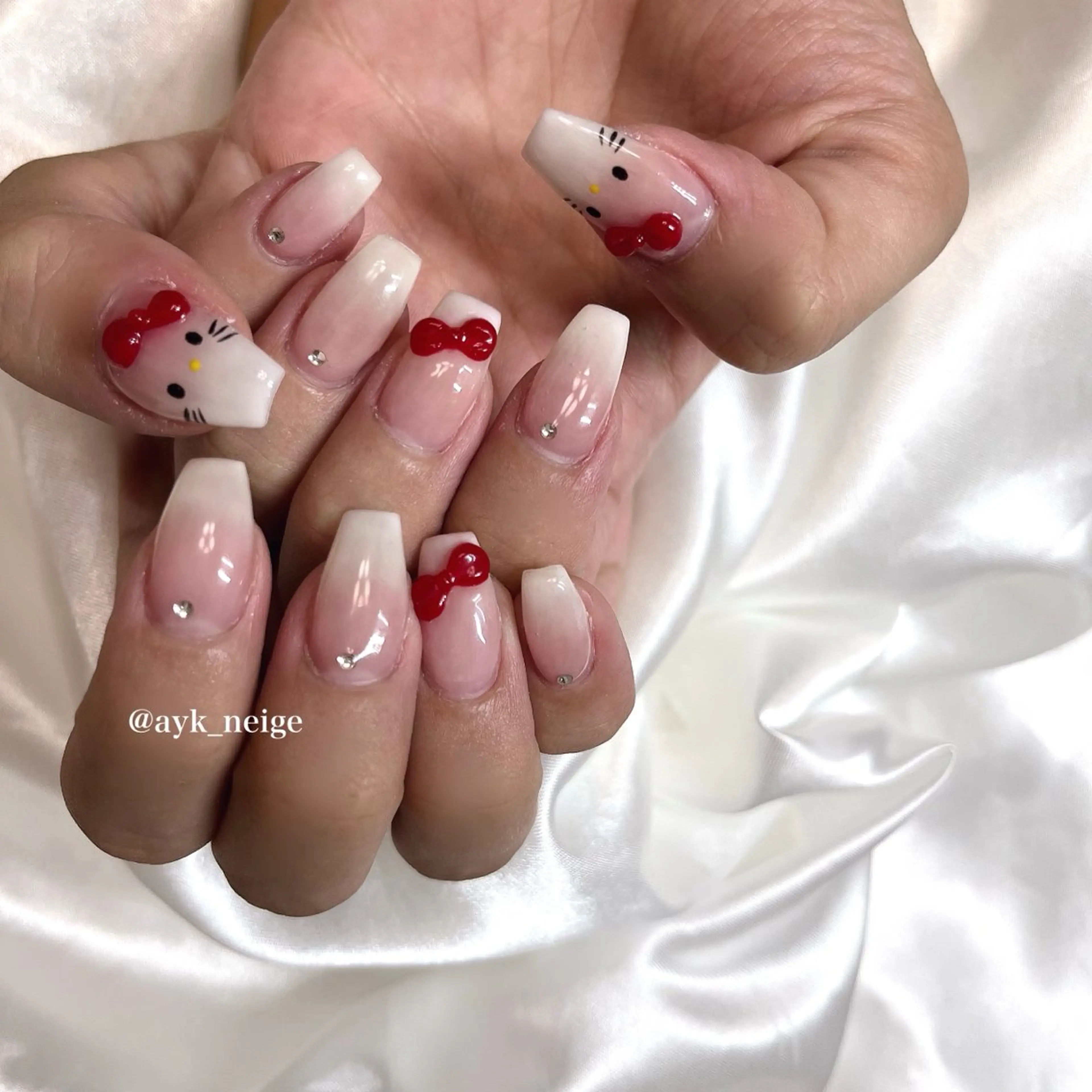 ネイル フットネイル フレンチネイル キラキラネイル 韓国ネイル マグネットネイル n'eige nail所属・大谷 綾香のネイルデザイン