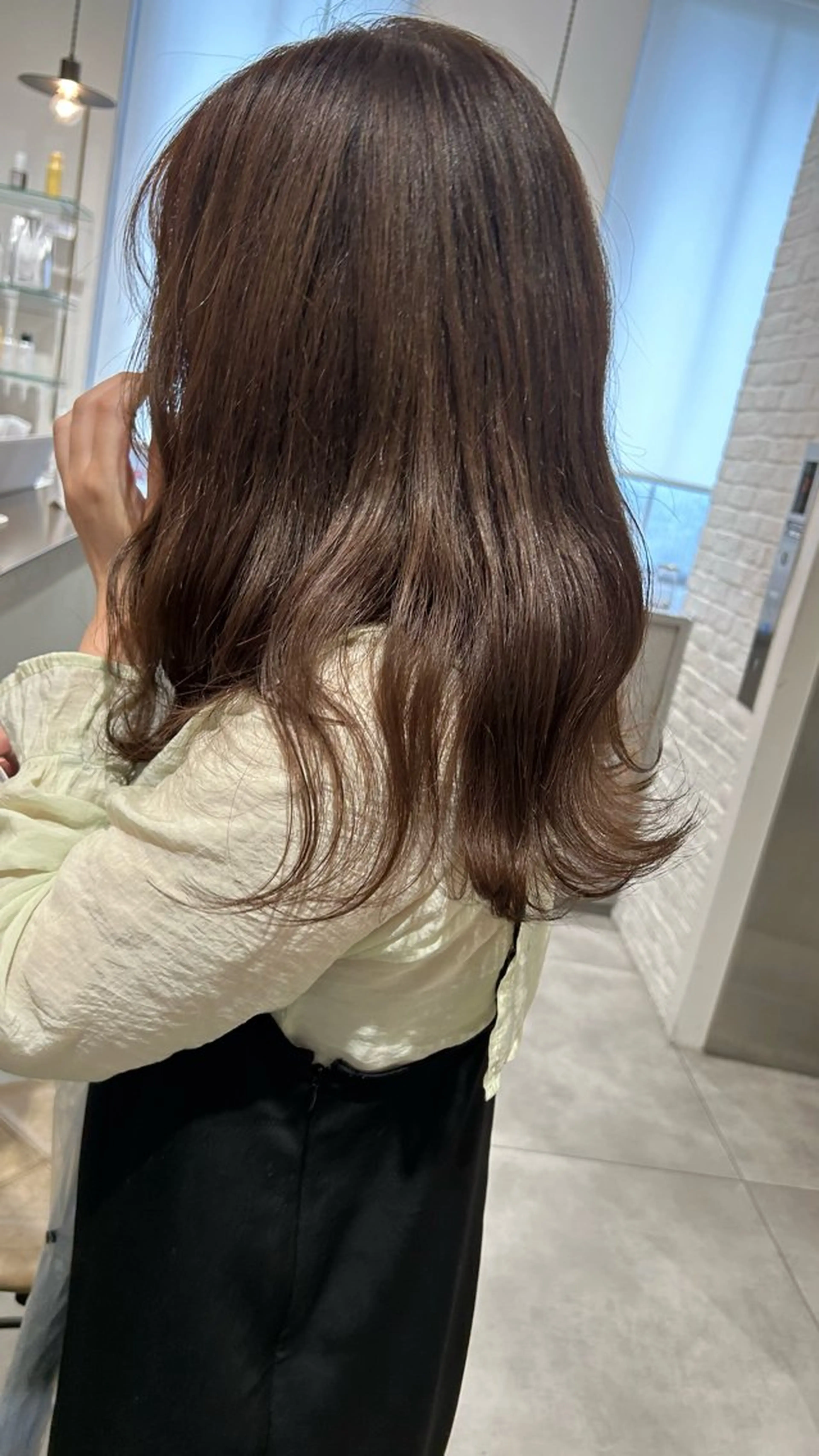 セミロング カラー オリーブベージュ/ ブリーチなし透明感のヘアスタイル