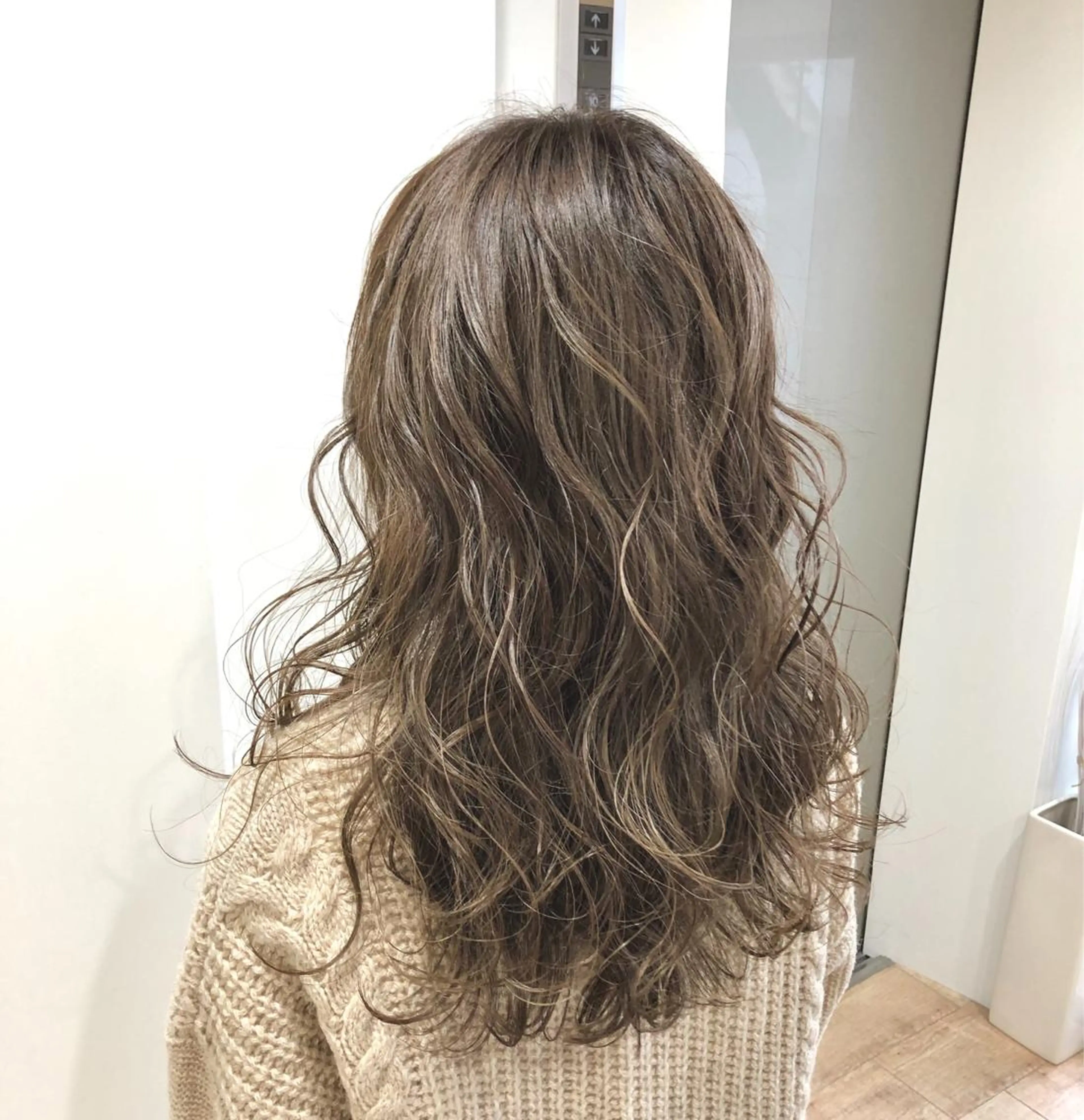 セミロング カラー 透明感カラー ハイライトカラー 外国人風カラー ハイライト ヘアカラー やじま ひろこのヘアスタイル
