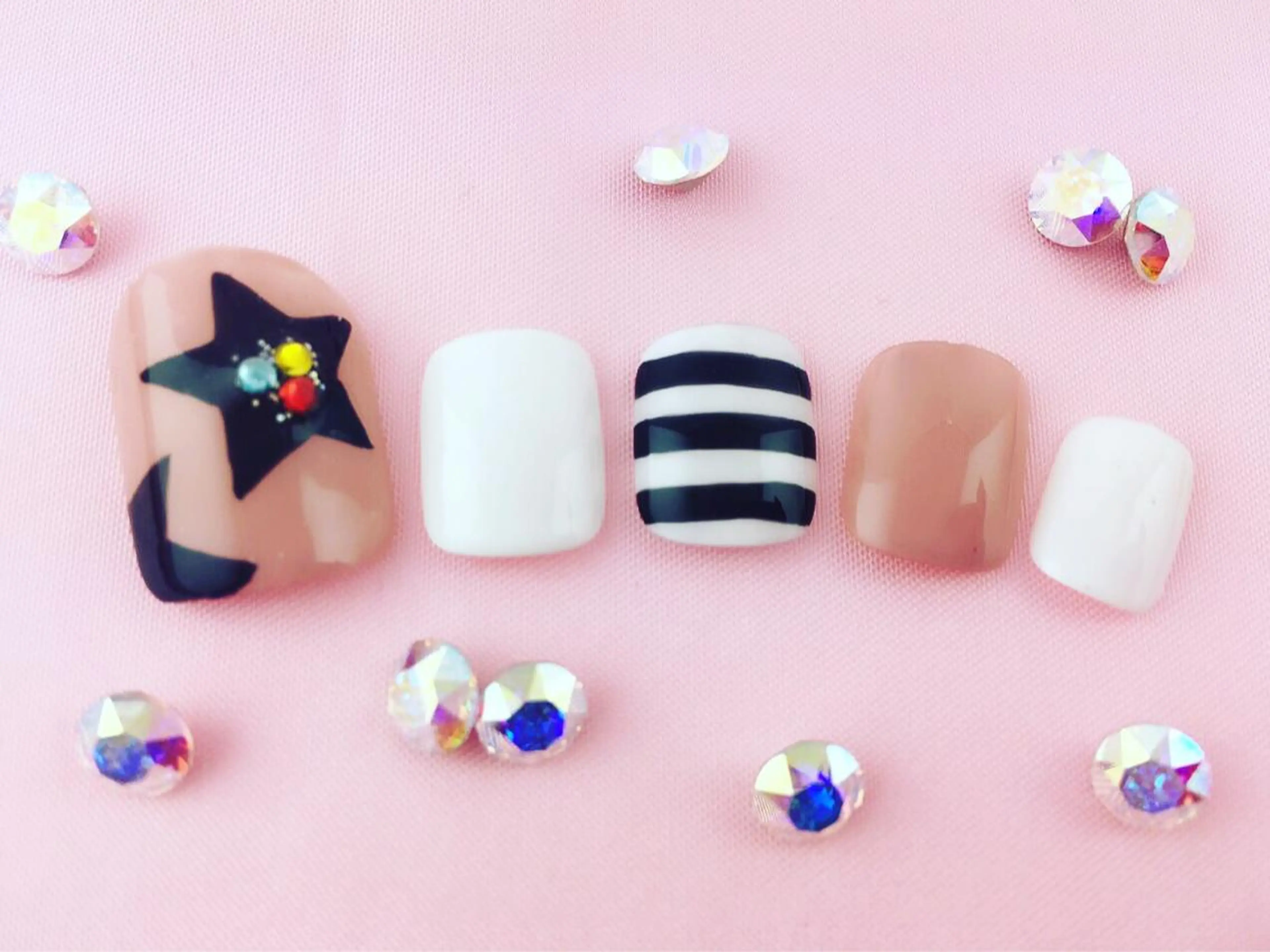 ショート カラー ネイル アートネイル フットネイル ジェルネイル ラメ(グリッター) スカルプネイル NAILSGOGO shibuyaのネイルデザイン